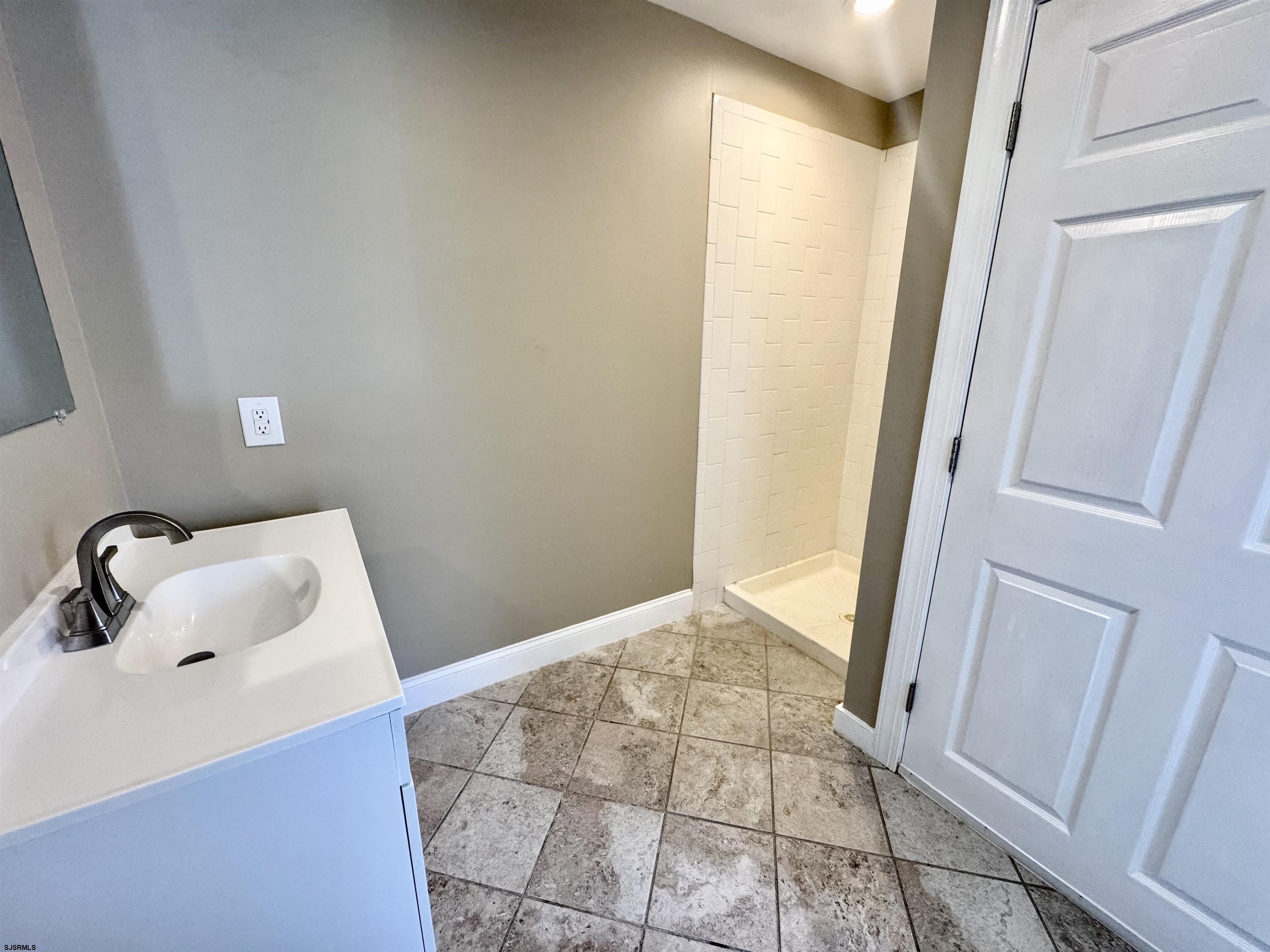607883 | Photo 18