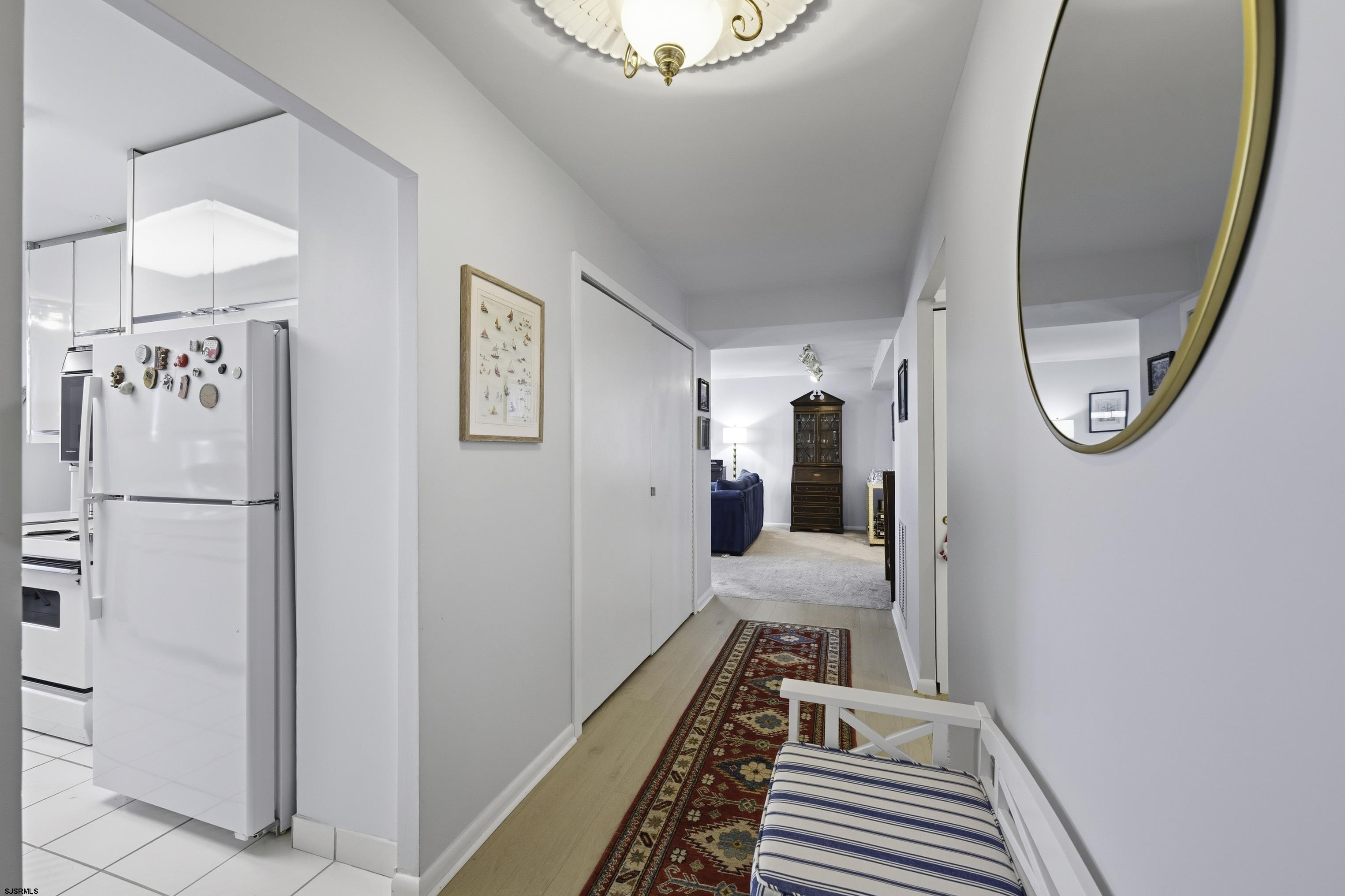 100 S Berkley Square - Picture 4