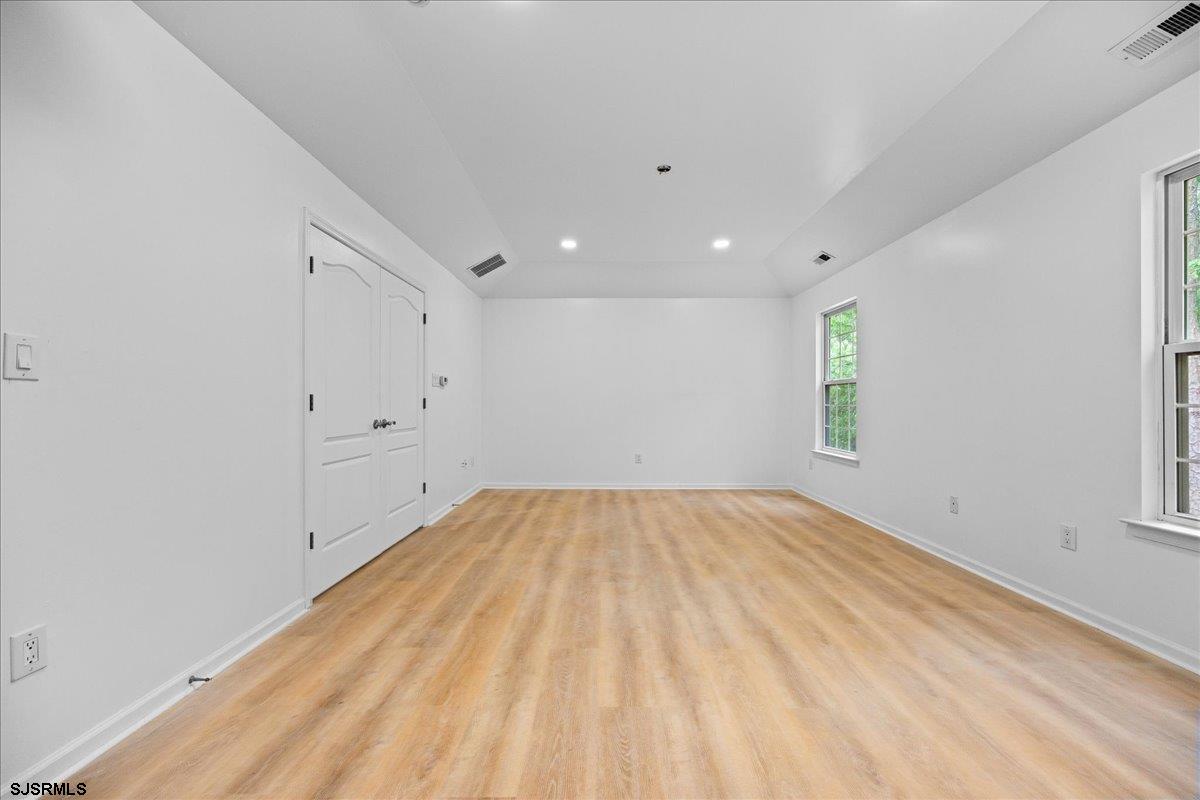 48 Chancellor Park Dr