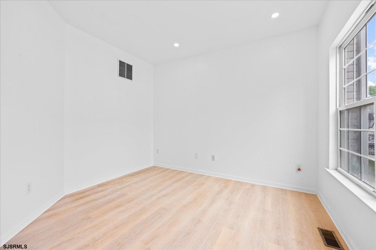 48 Chancellor Park Dr - Picture 4