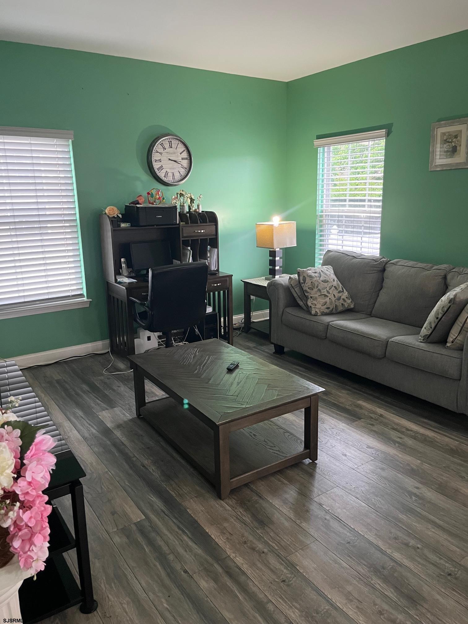 214 E Kennedy Dr
