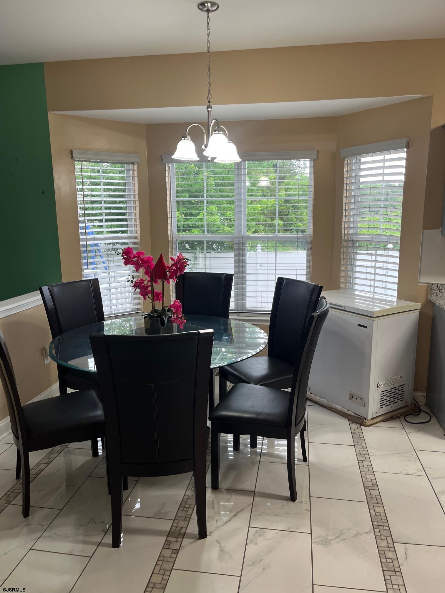 214 E Kennedy Dr