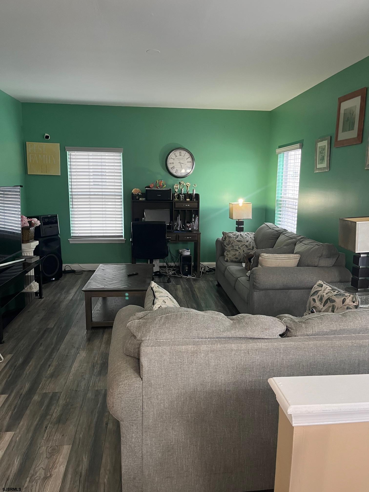 214 E Kennedy Dr