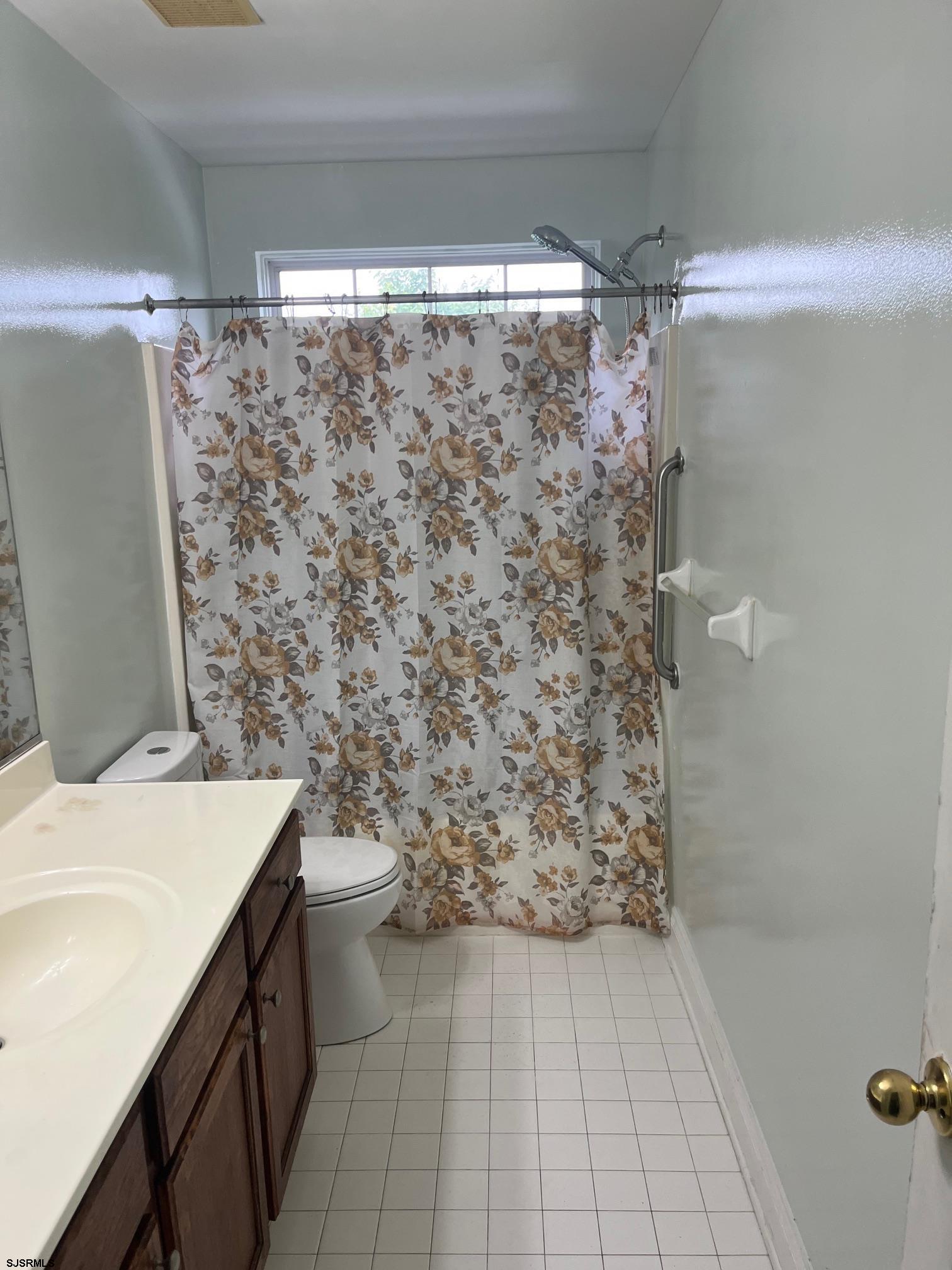 214 E Kennedy Dr