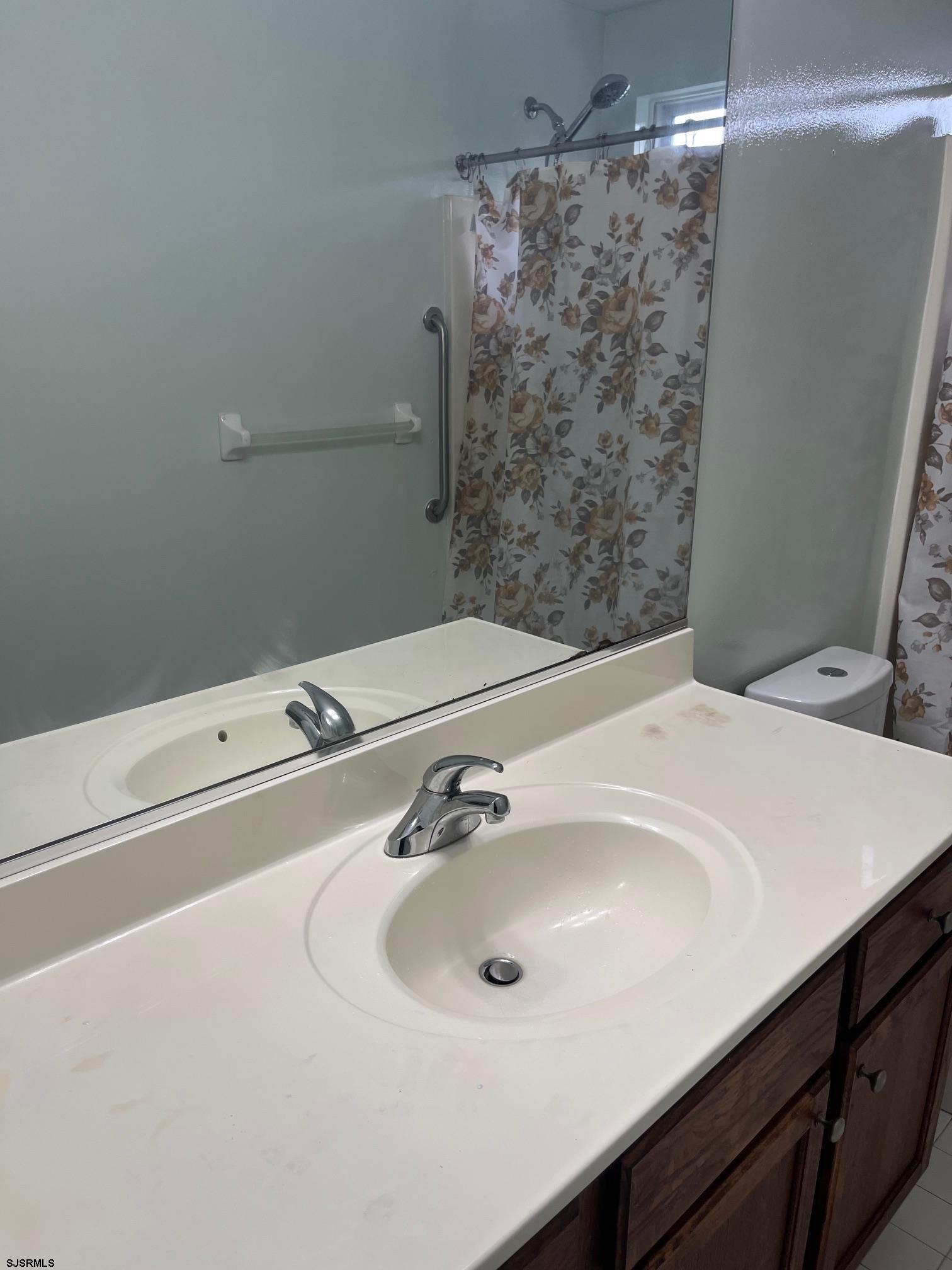 214 E Kennedy Dr