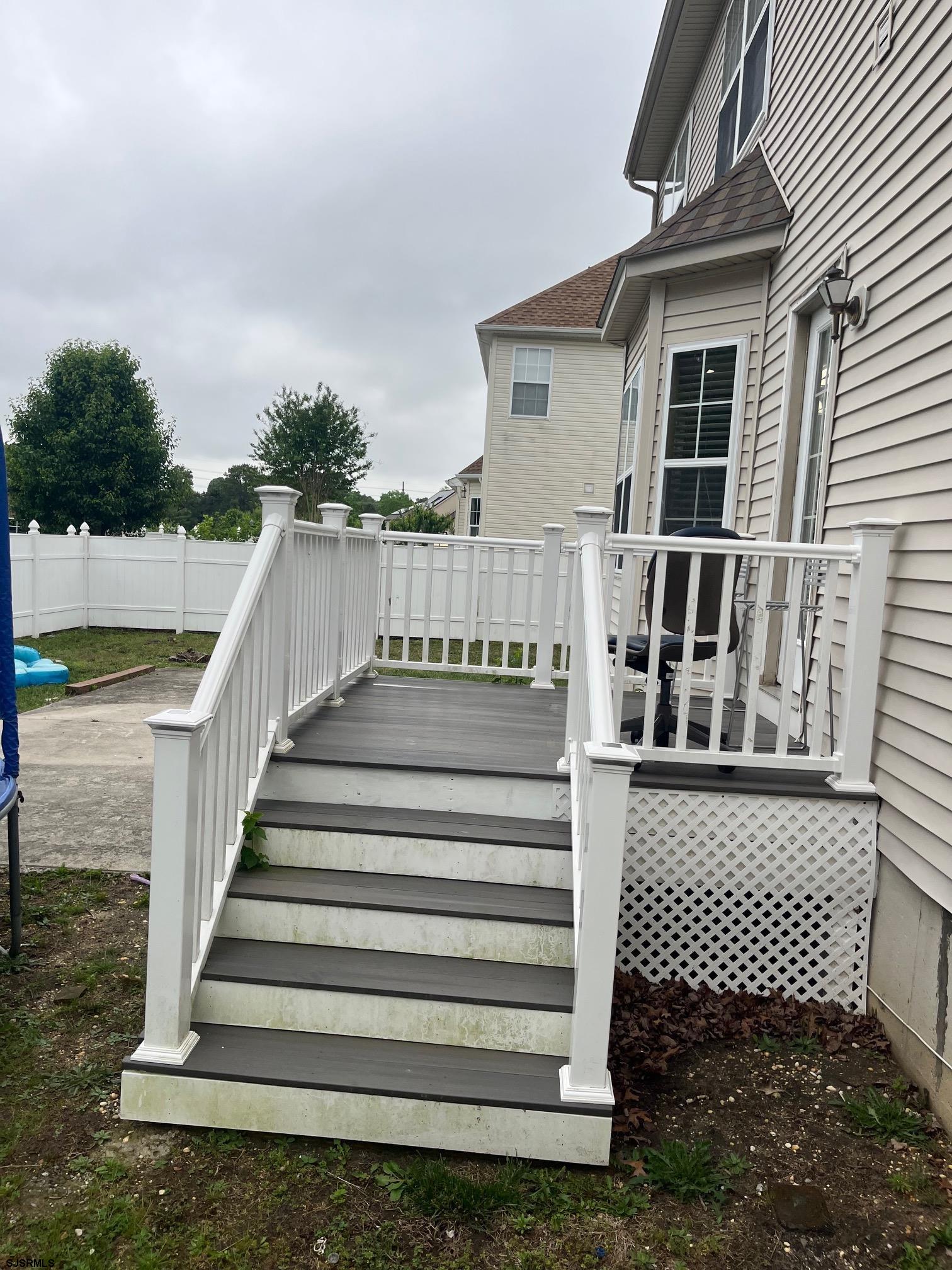 214 E Kennedy Dr