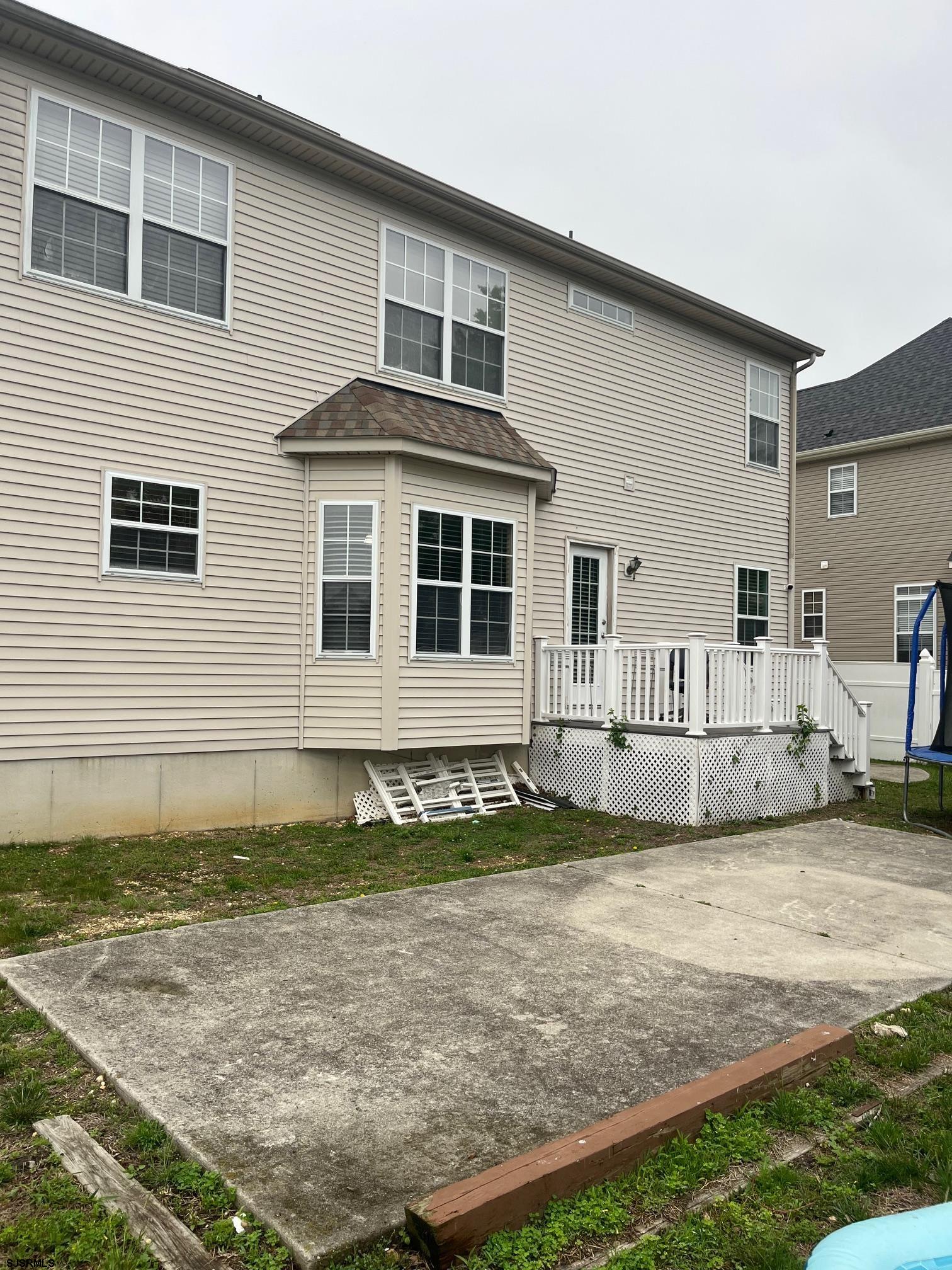 214 E Kennedy Dr