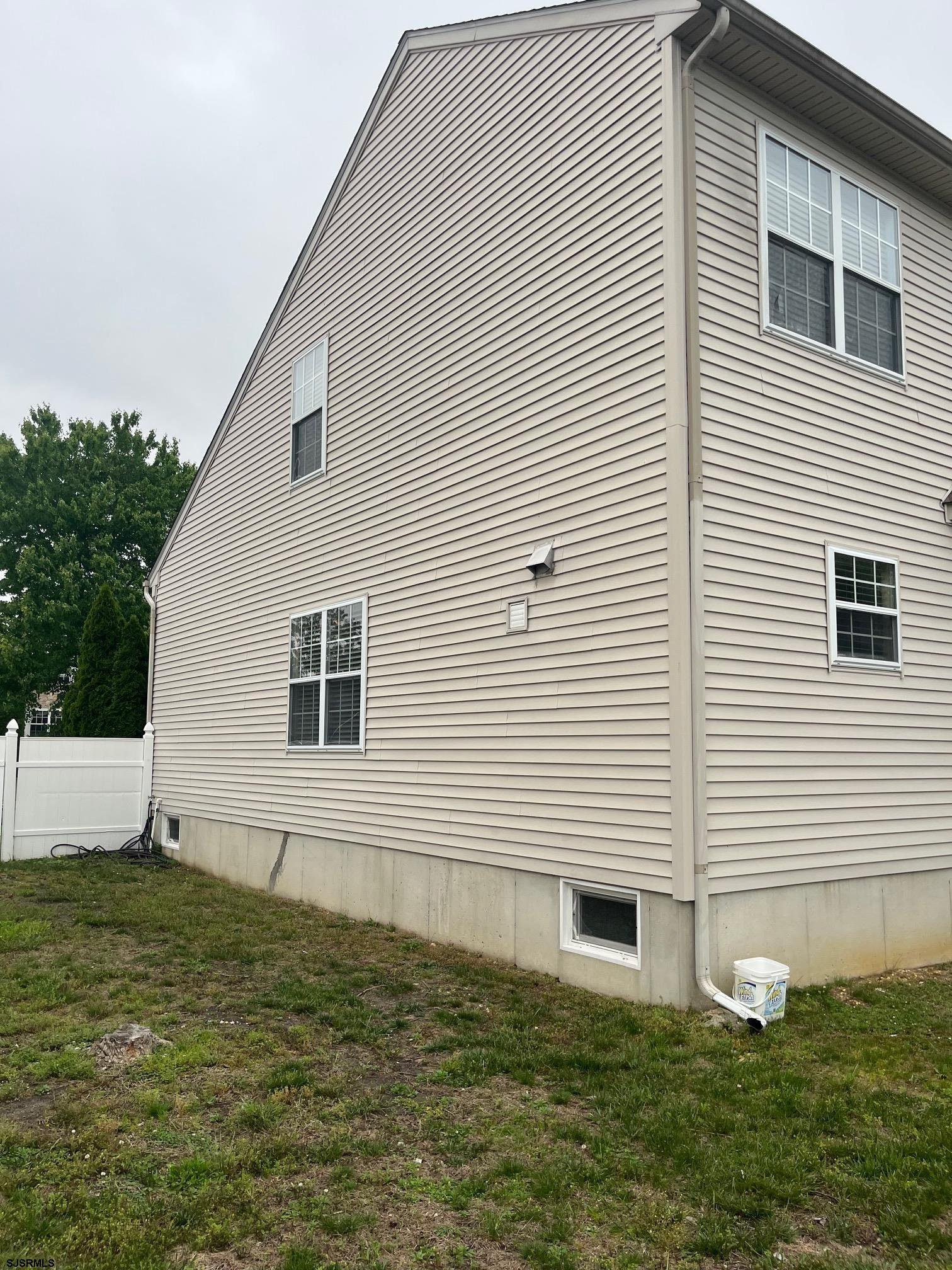 214 E Kennedy Dr