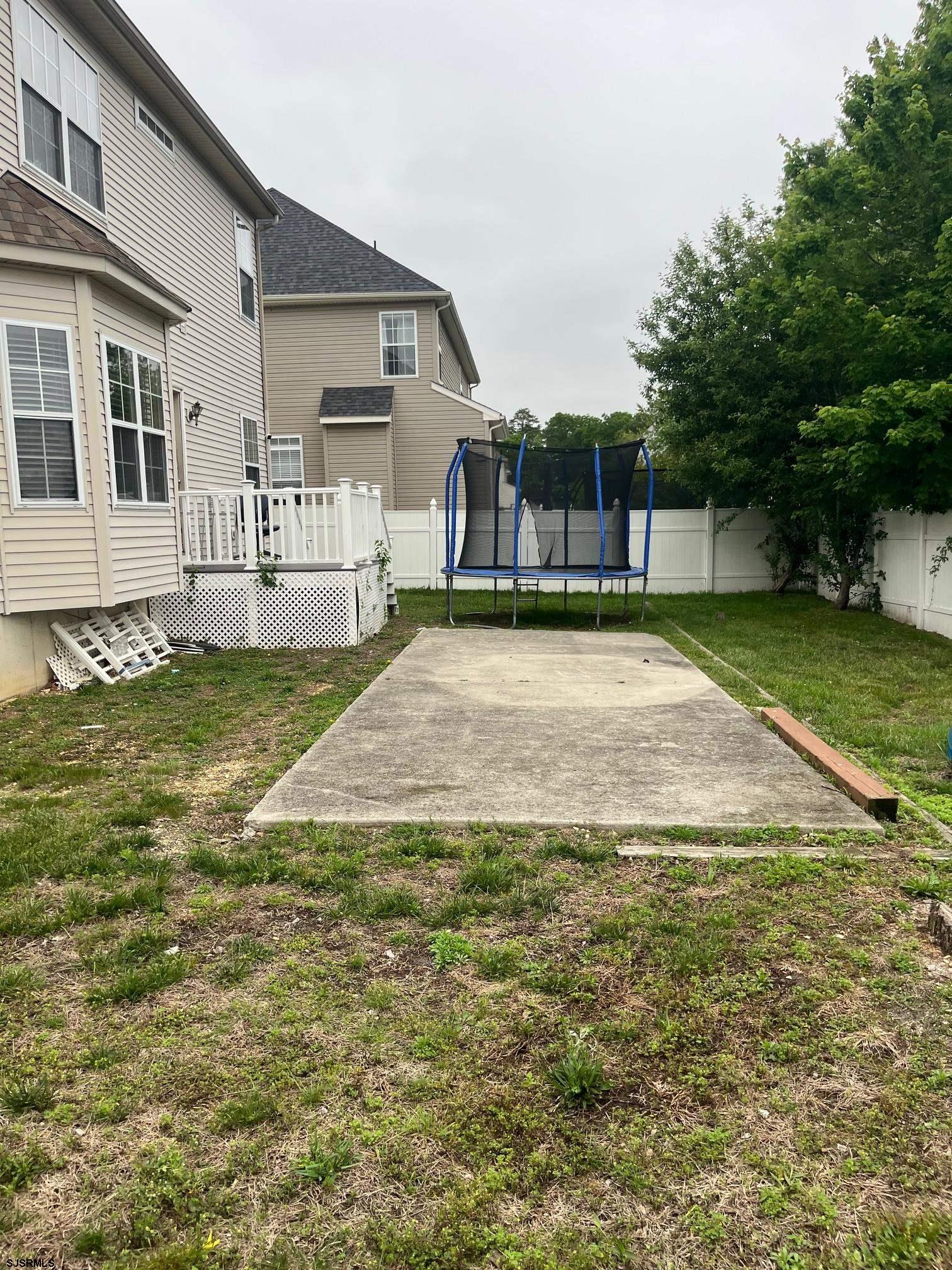 214 E Kennedy Dr