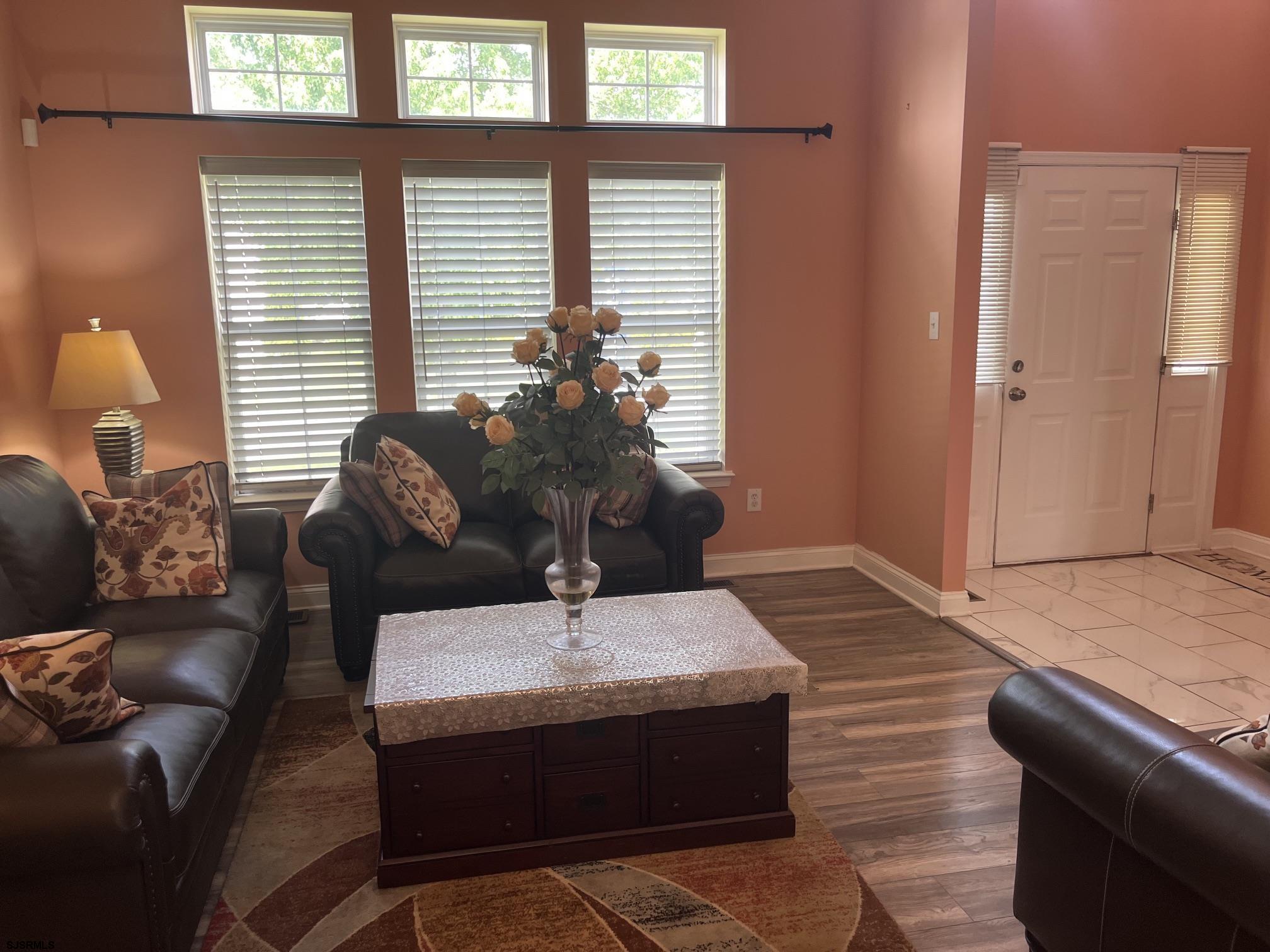 214 E Kennedy Dr