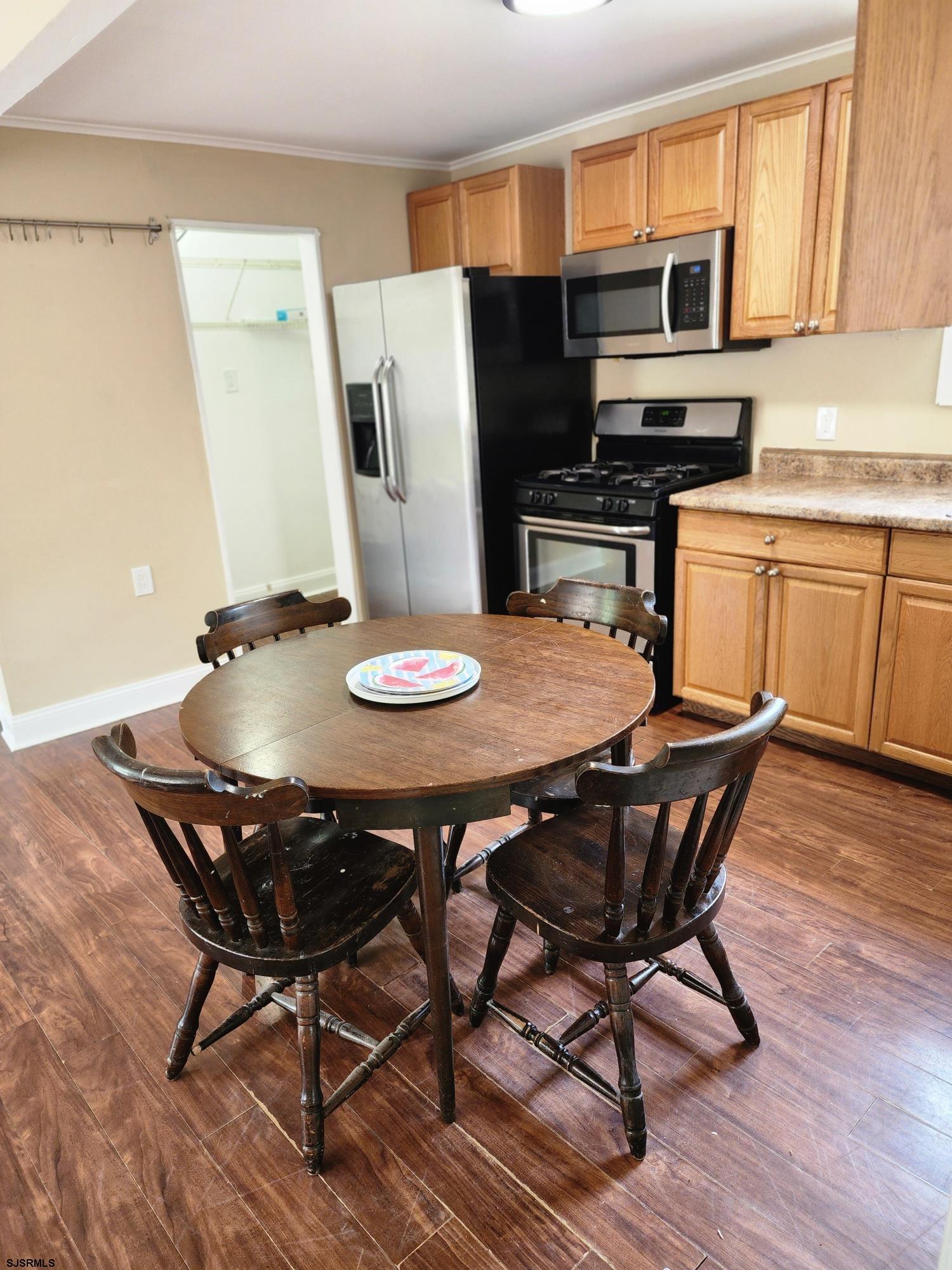 3410 E Lakeview Dr - Picture 4