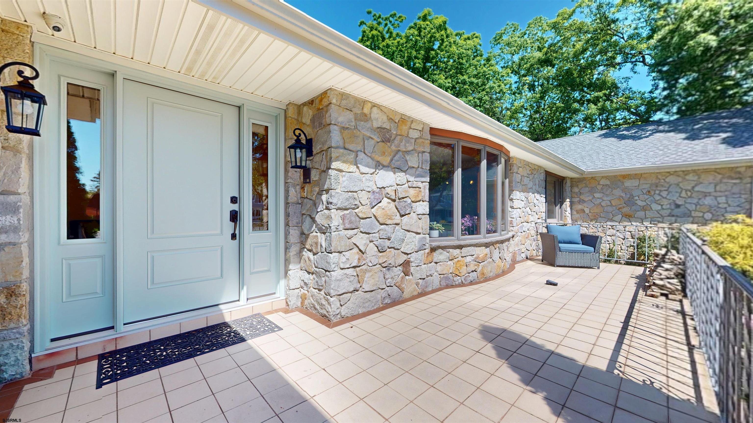 23 Georgetown Court - Picture 2