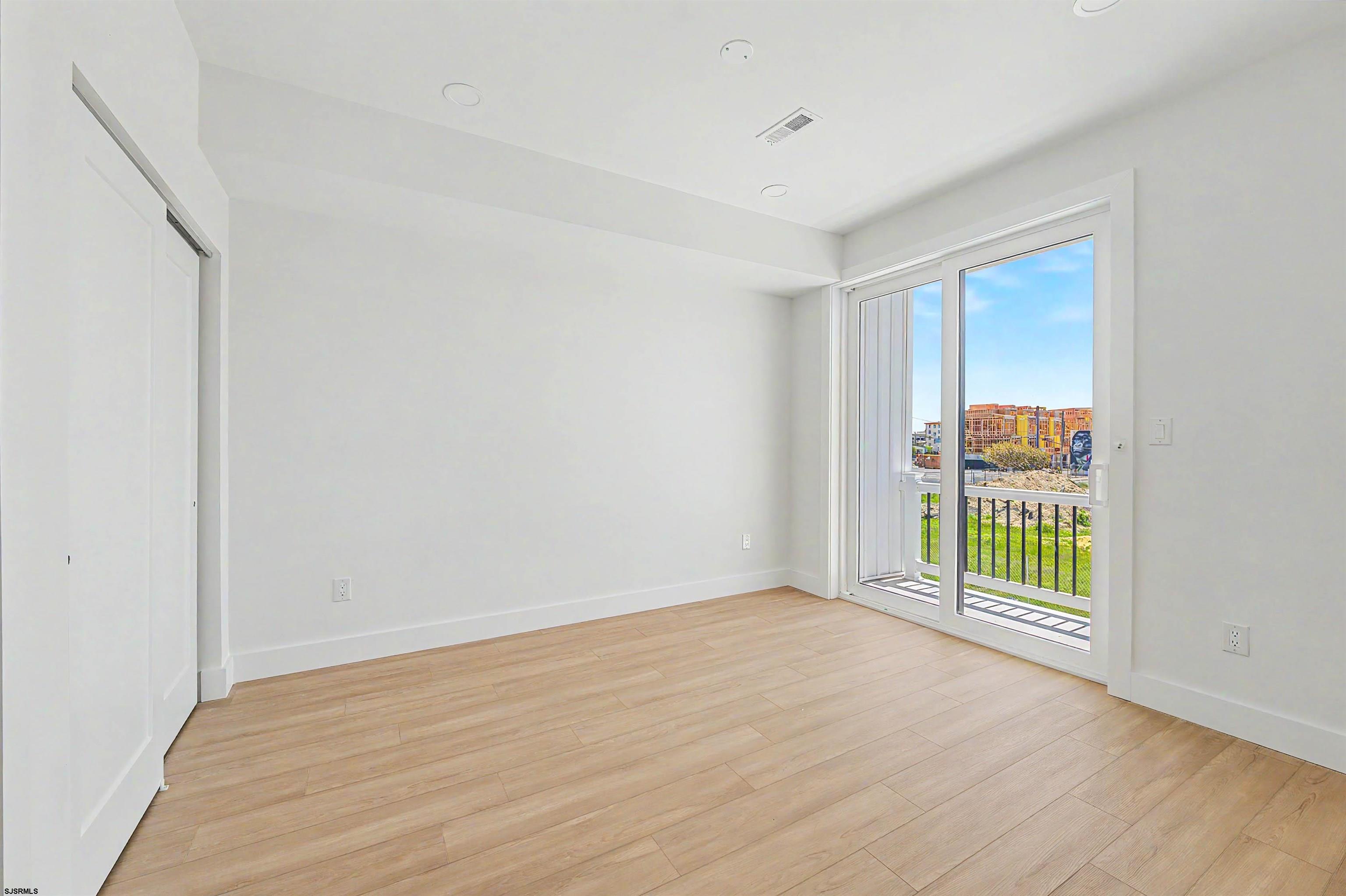 101 B Westminster Avenue - Picture 4