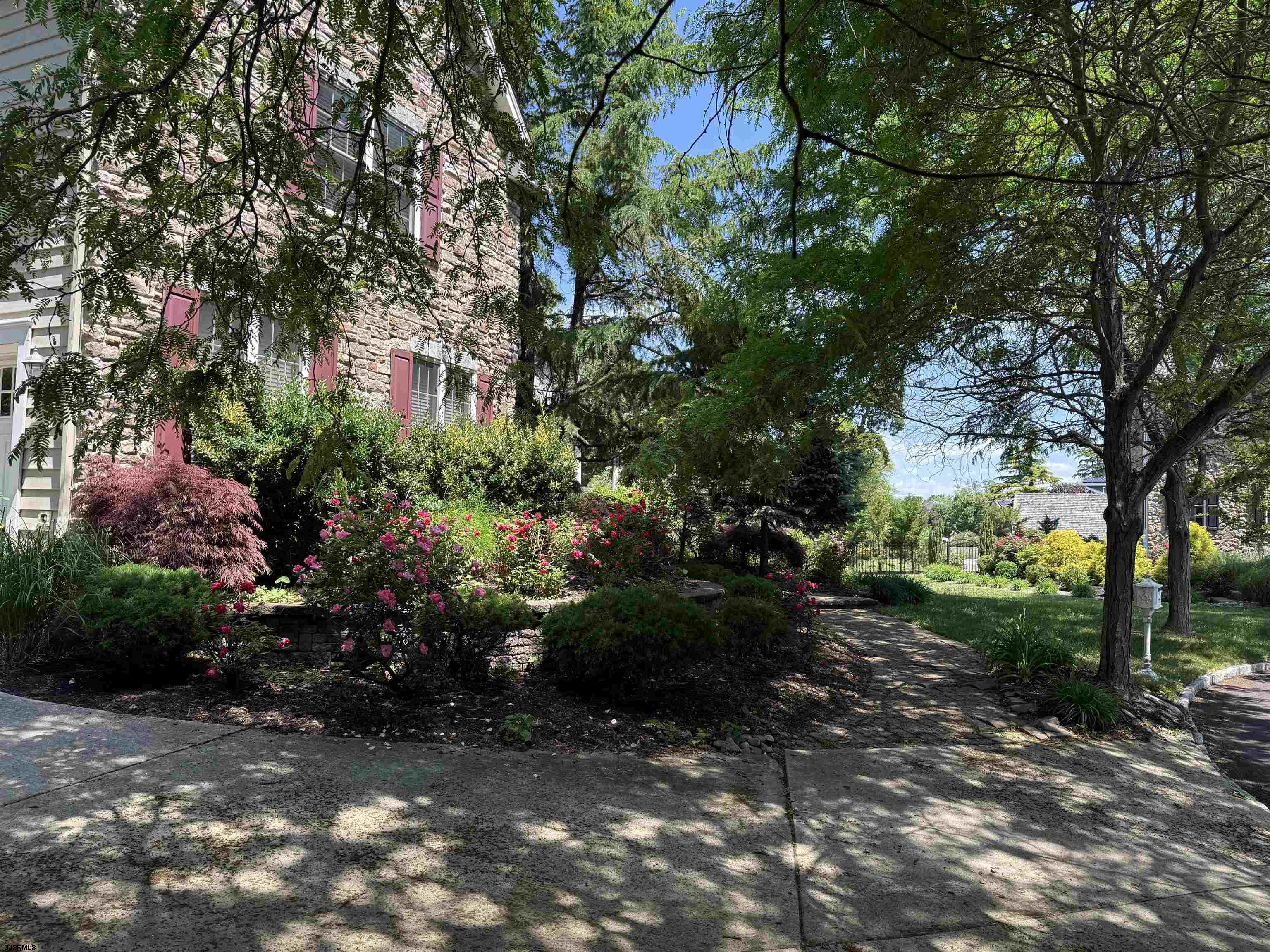 1 Barr Ct