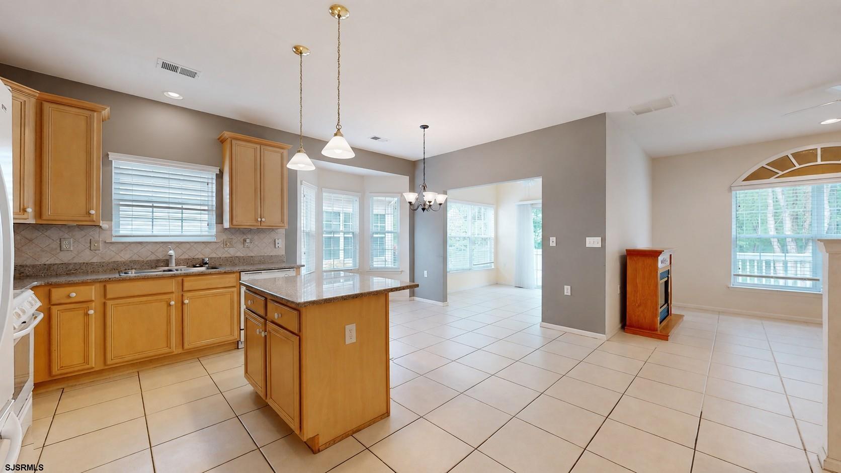 118 Burnside Dr - Picture 2