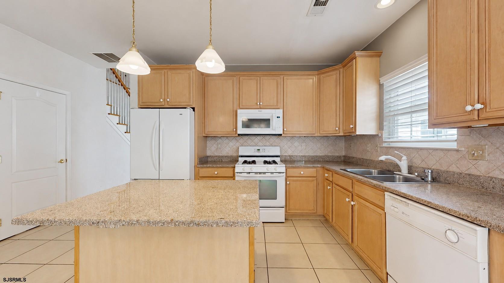 118 Burnside Dr - Picture 3