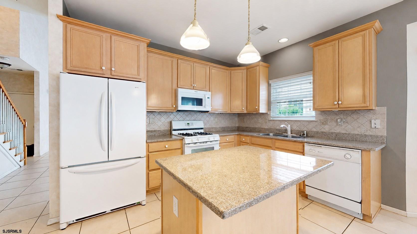 118 Burnside Dr - Picture 4