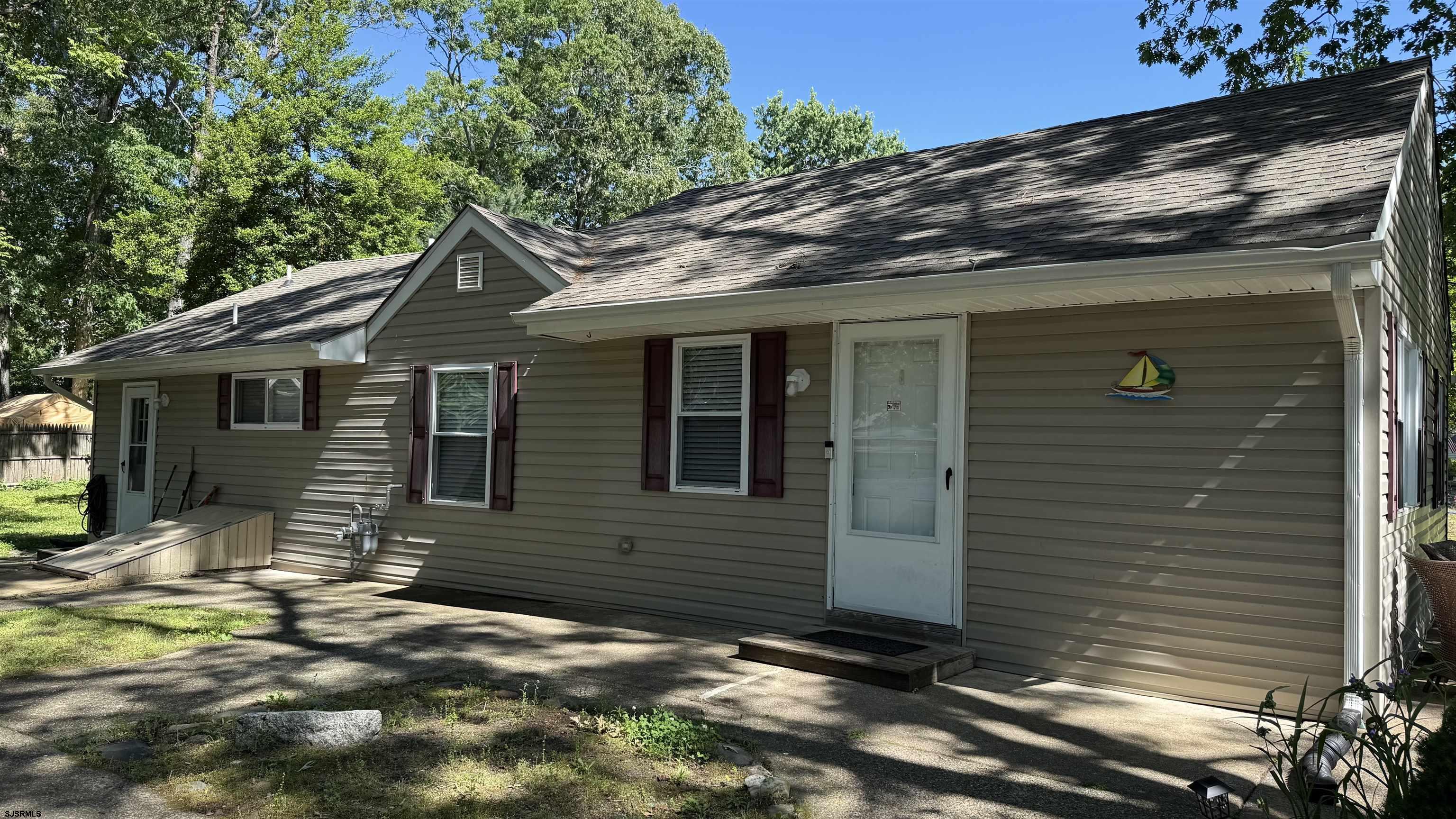 463 Spruce Avenue - Picture 3