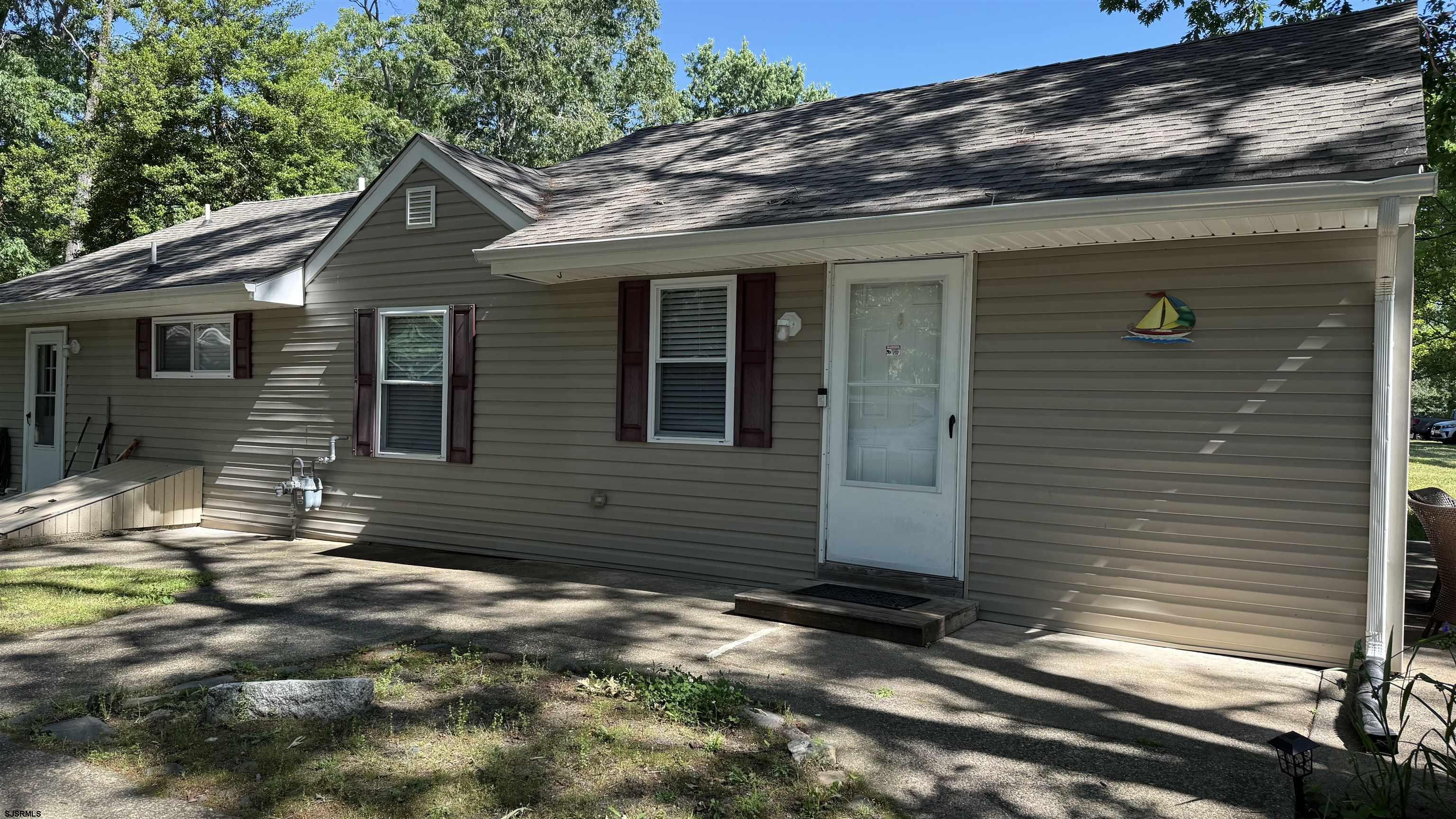 463 Spruce Avenue - Picture 4