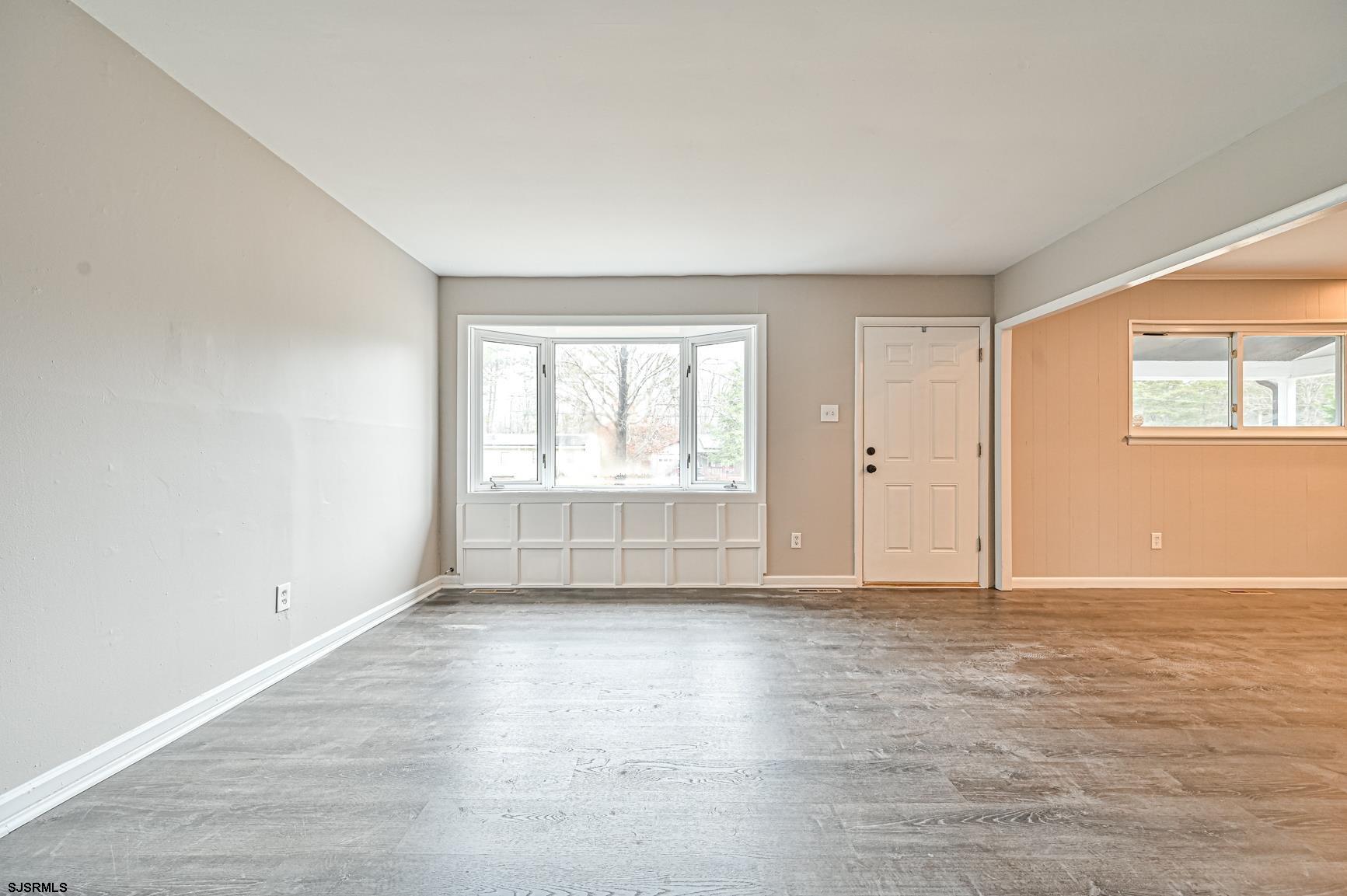 317 E Collings Dr - Picture 3