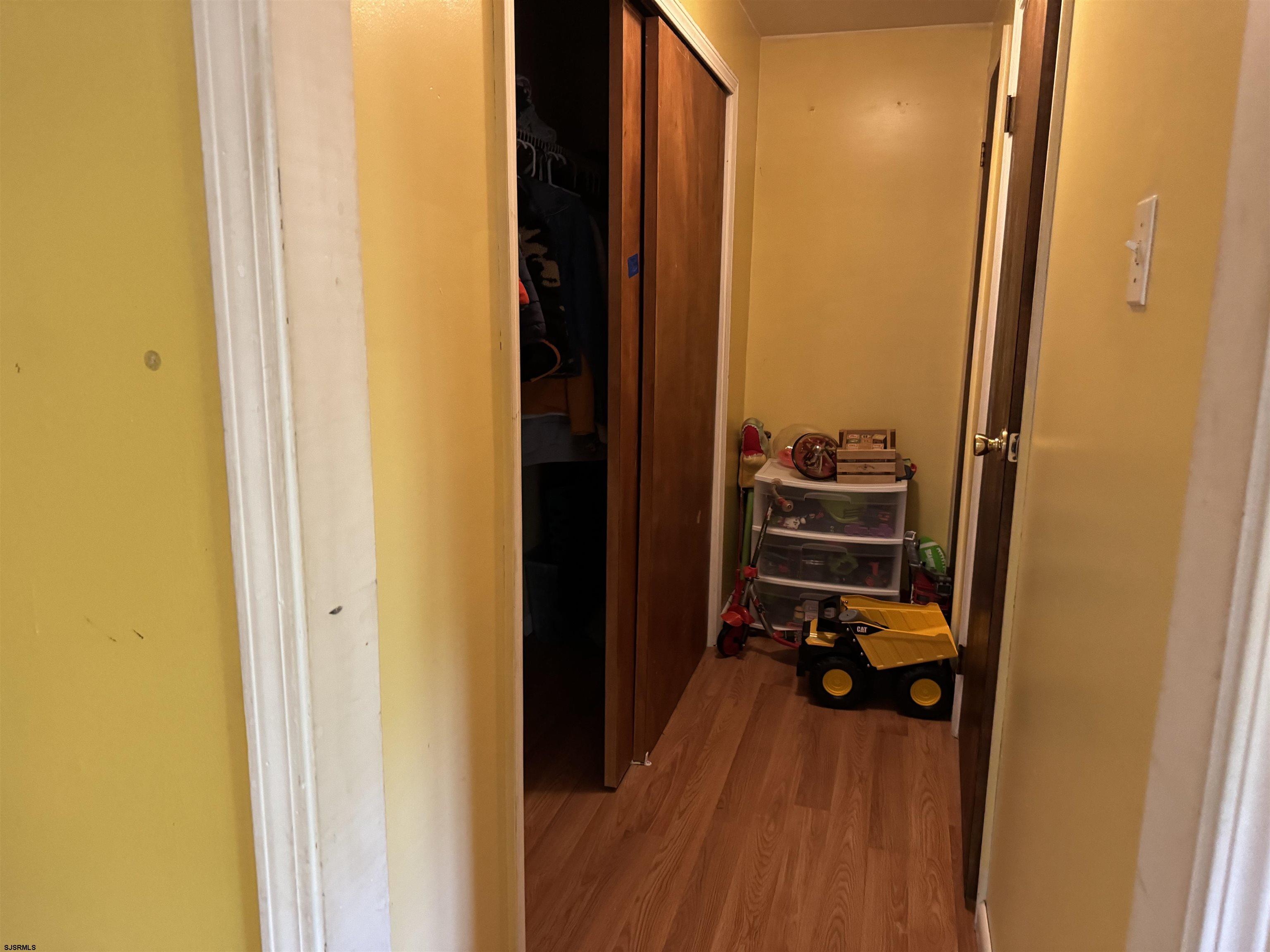 477 S Ash Avenue - Picture 2