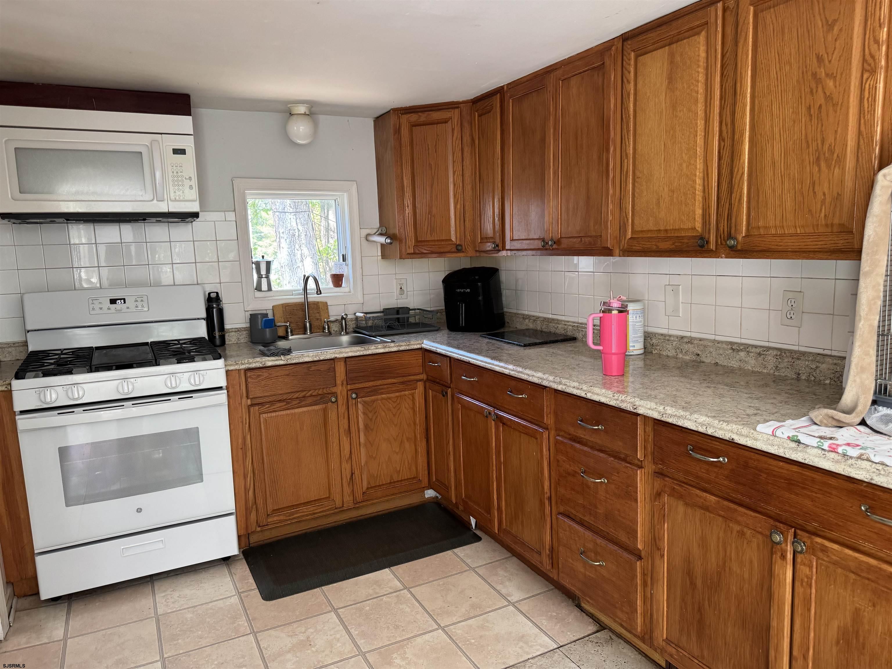 477 S Ash Avenue - Picture 3