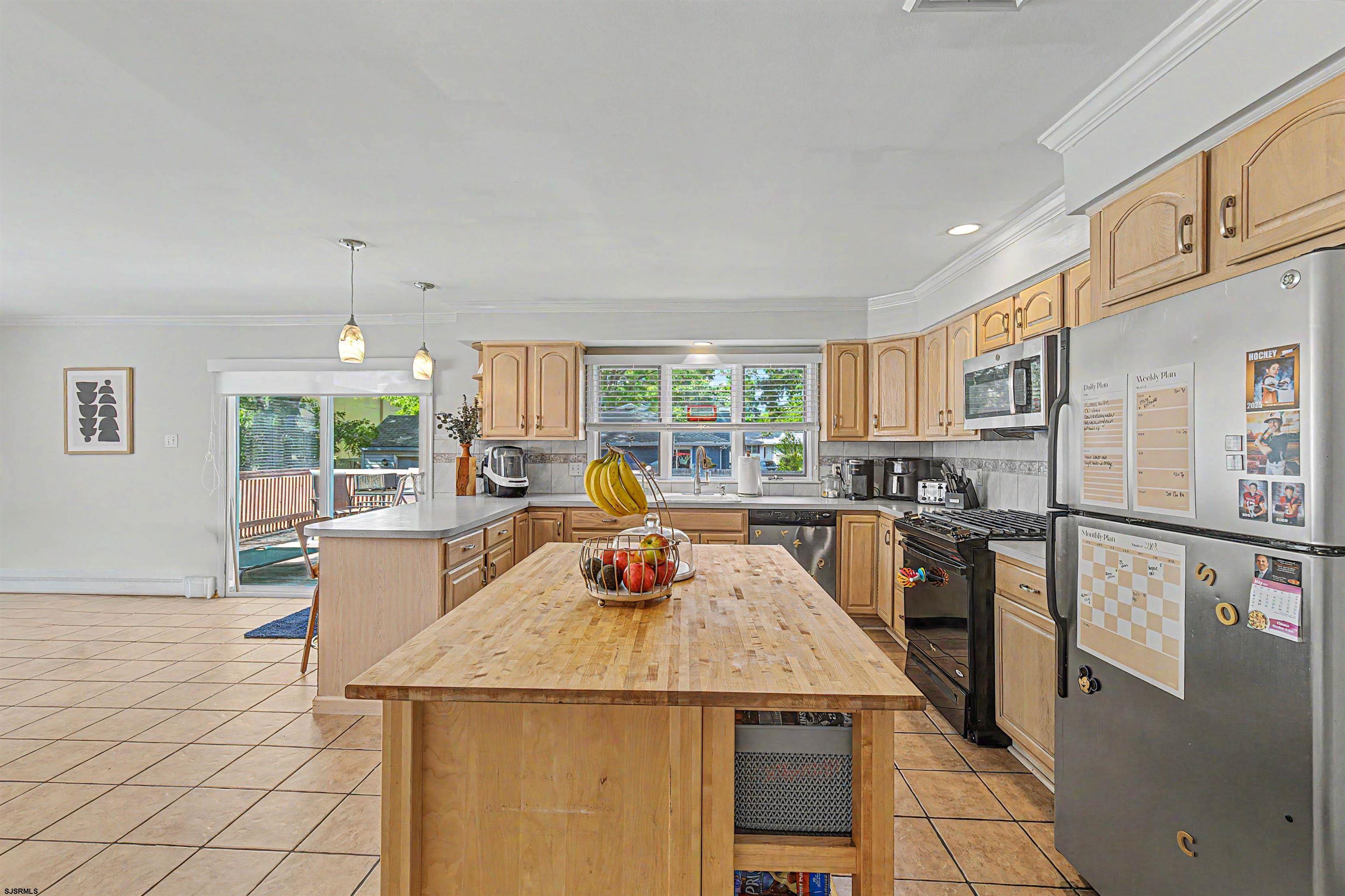 327 W Oakcrest Avenue