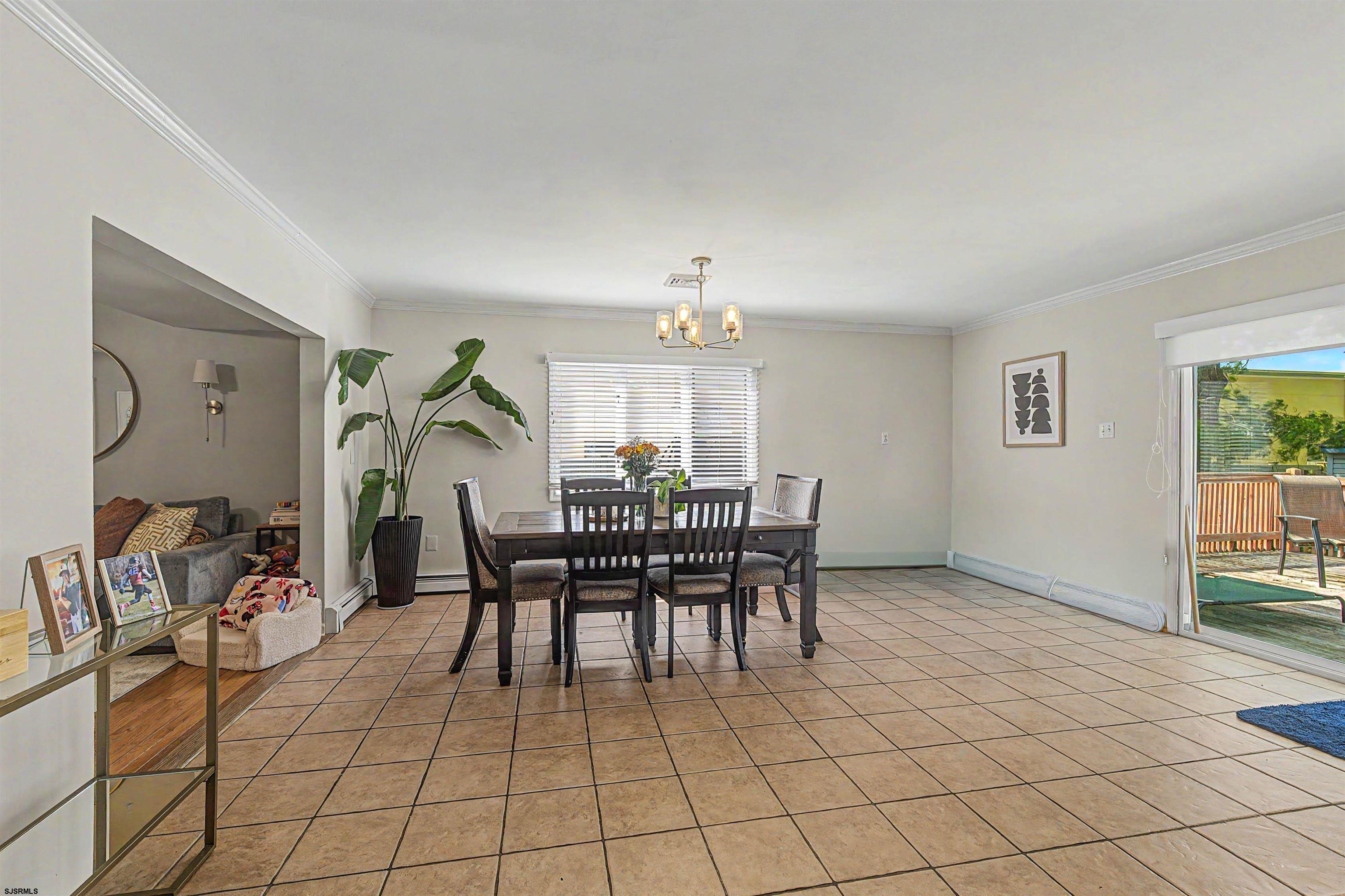 327 W Oakcrest Avenue