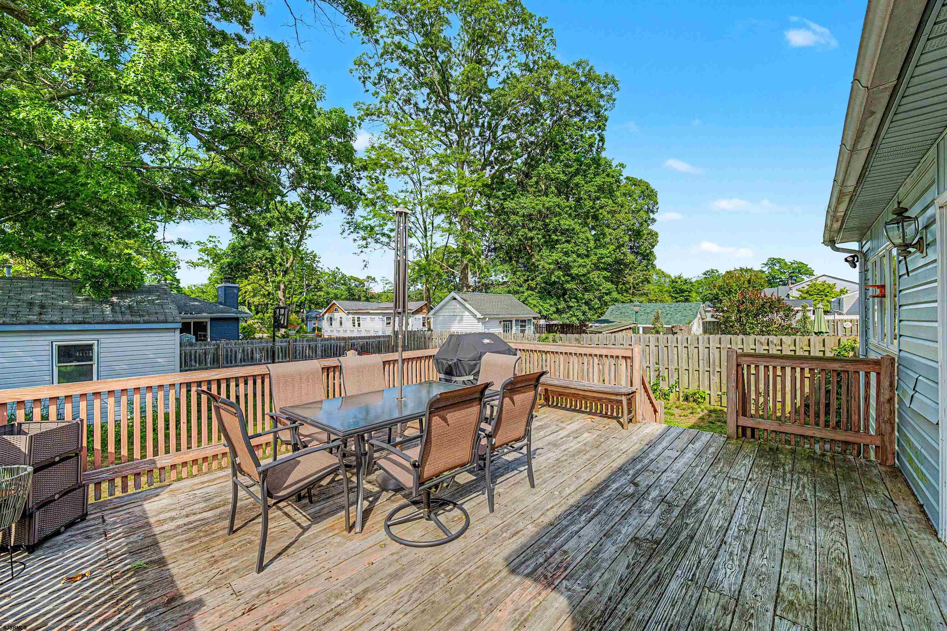 327 W Oakcrest Avenue