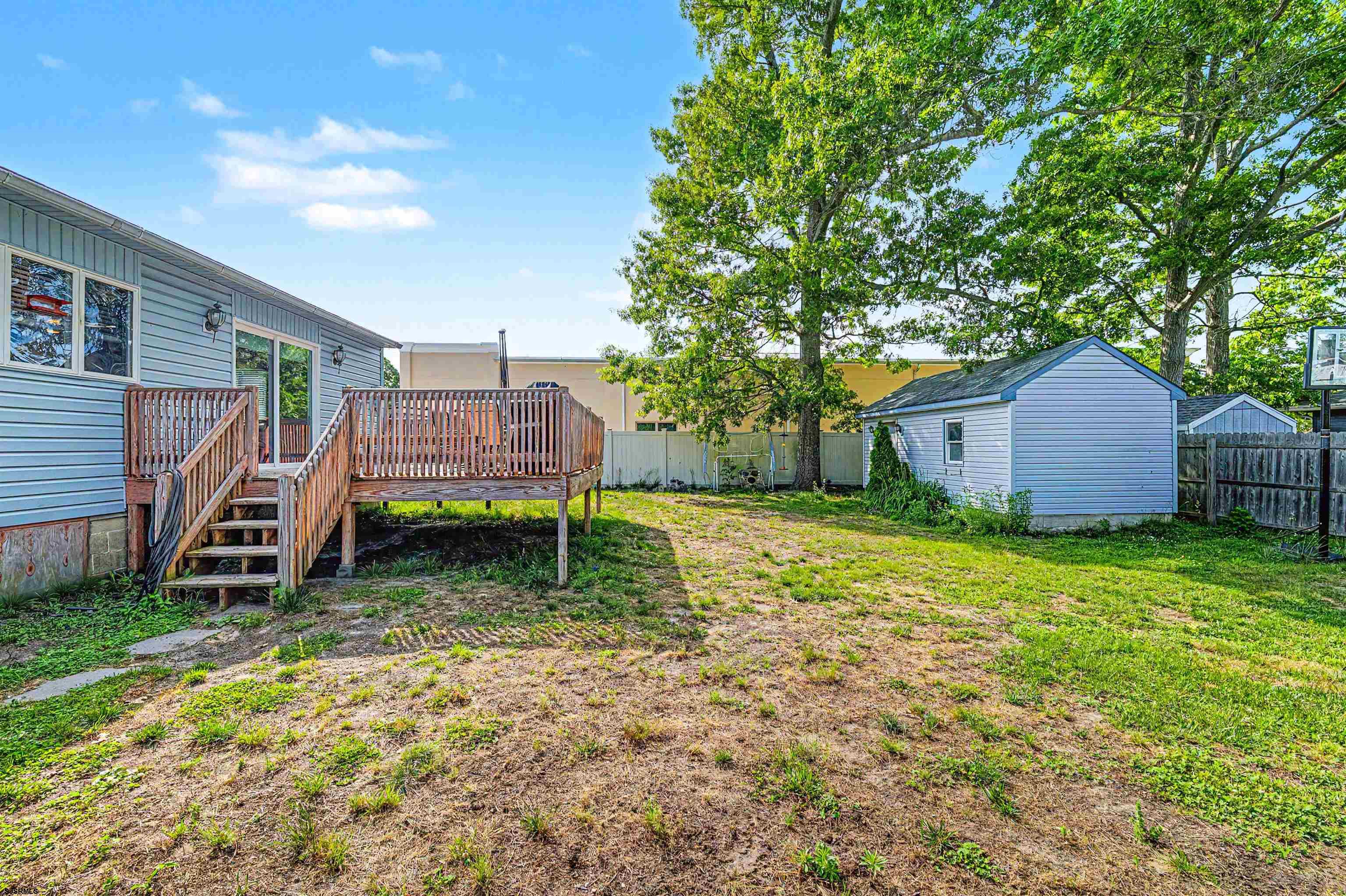 327 W Oakcrest Avenue