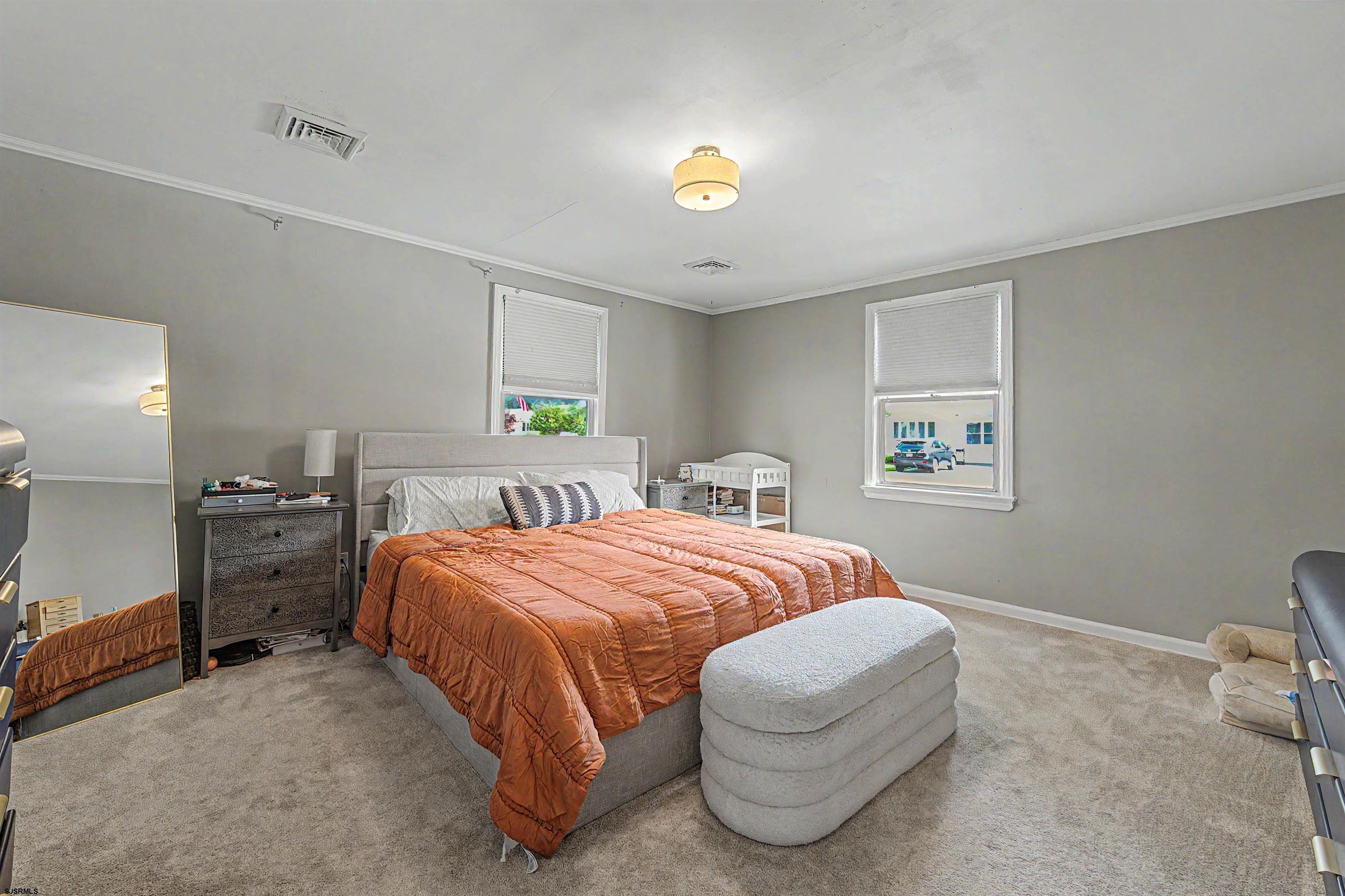 327 W Oakcrest Avenue