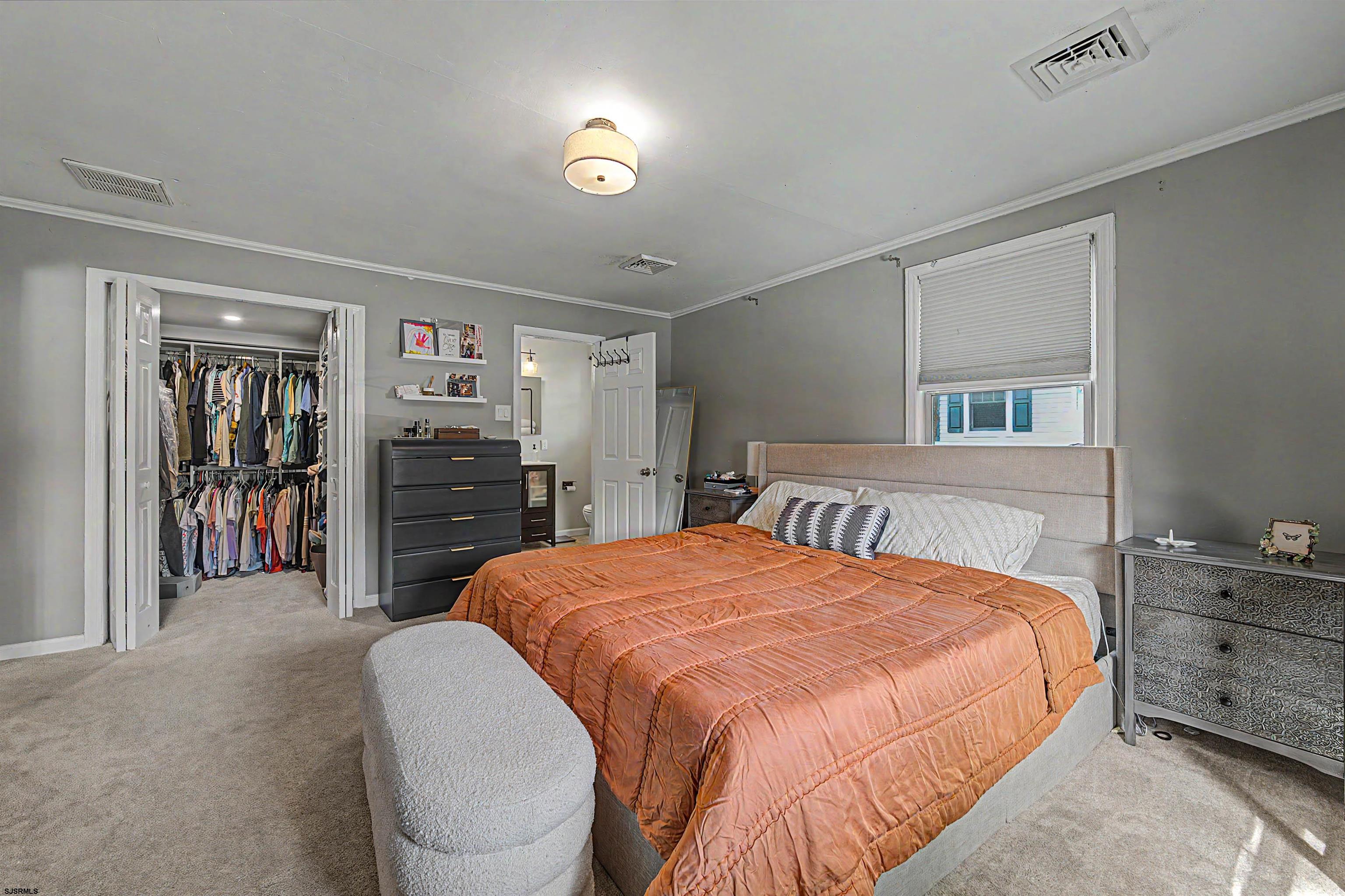 327 W Oakcrest Avenue
