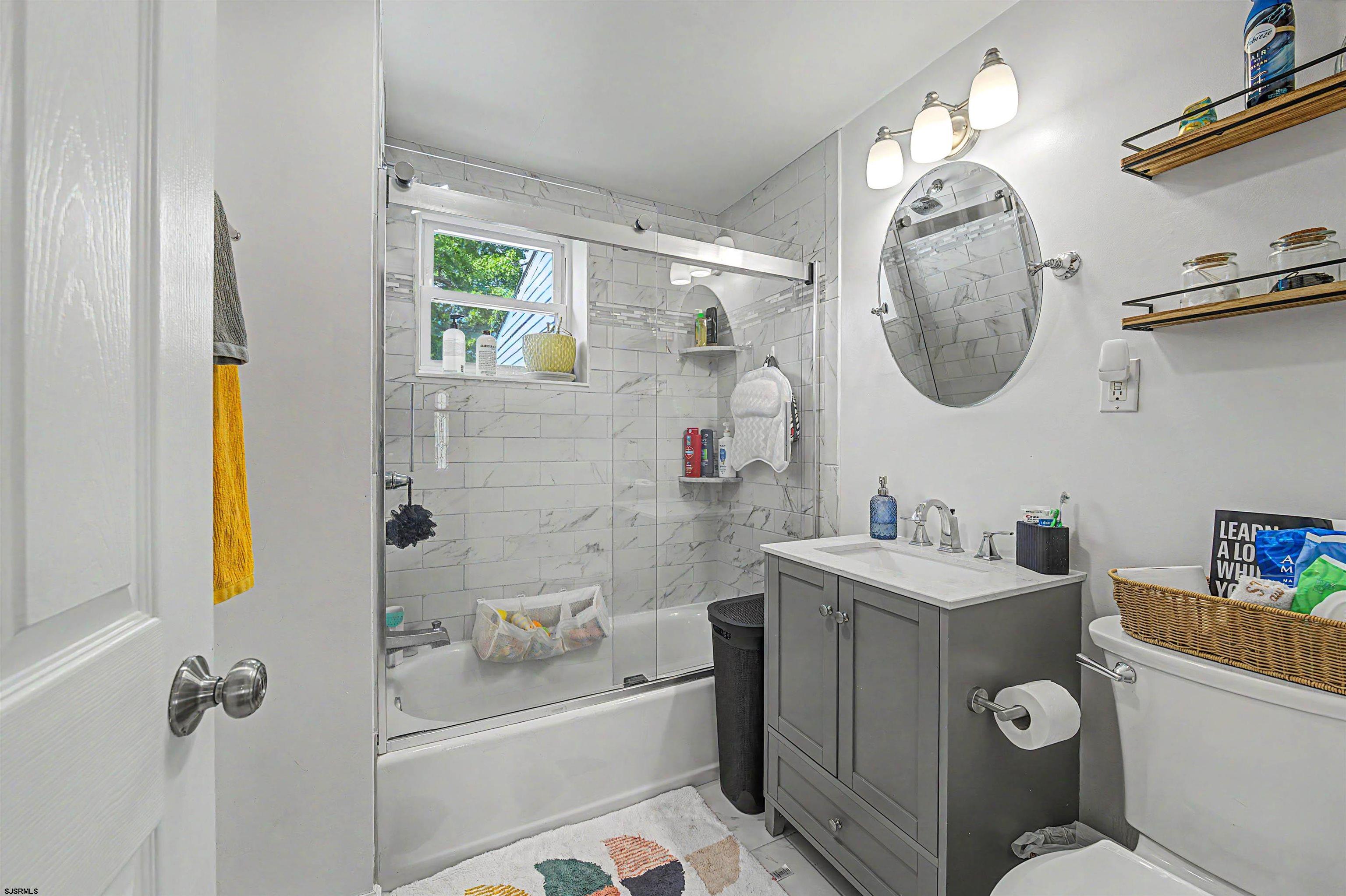 327 W Oakcrest Avenue