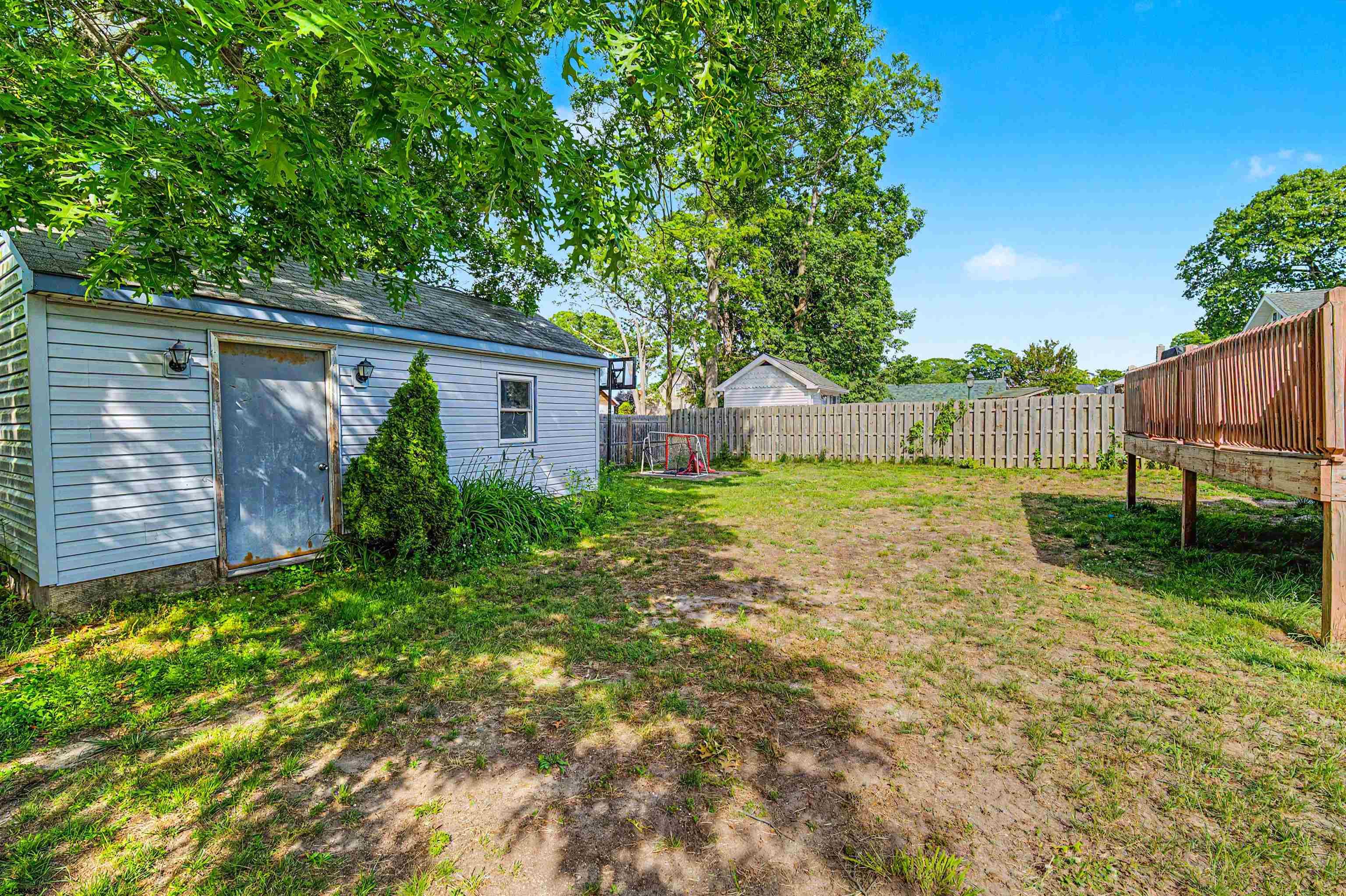 327 W Oakcrest Avenue