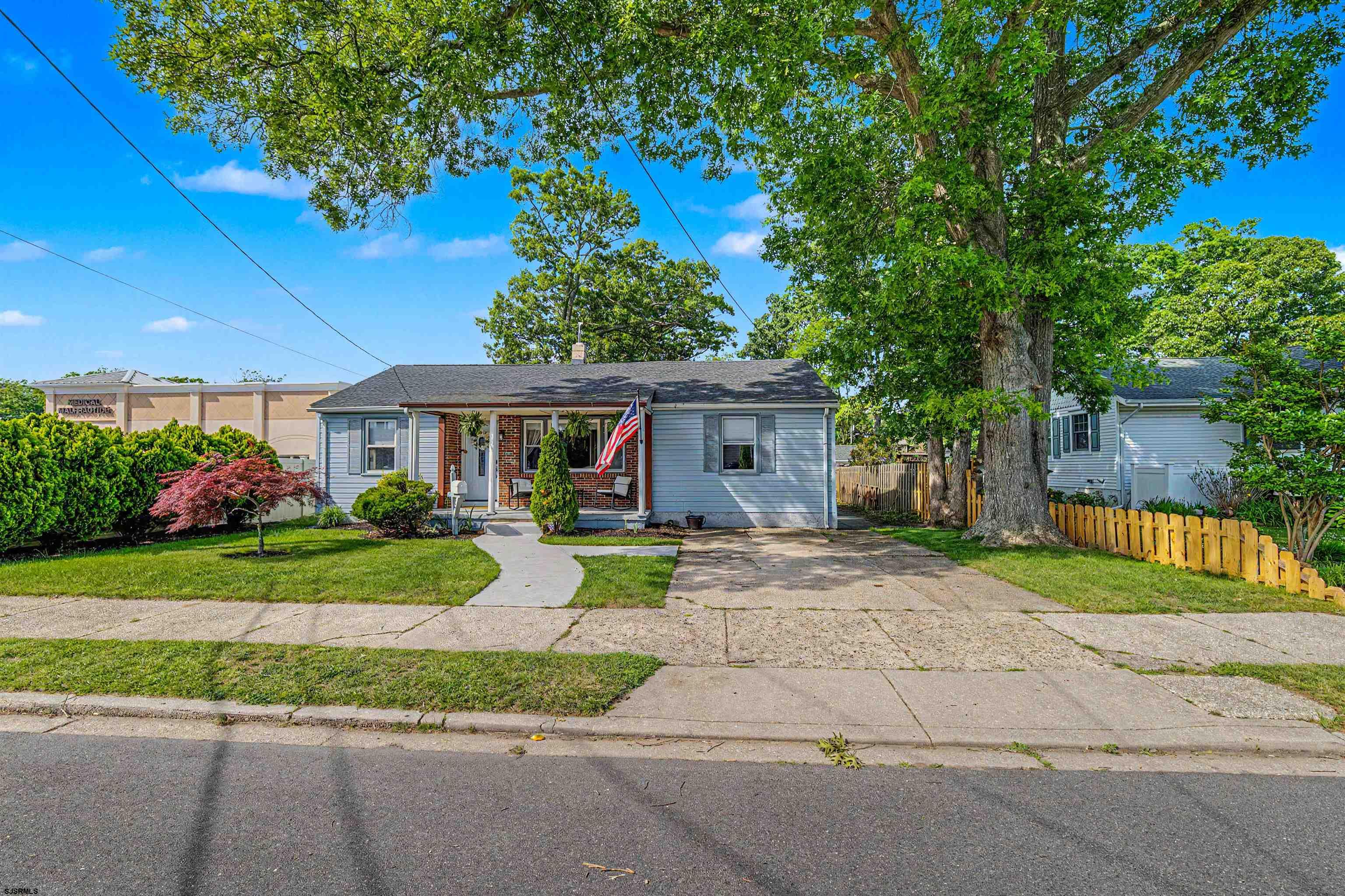 327 W Oakcrest Avenue