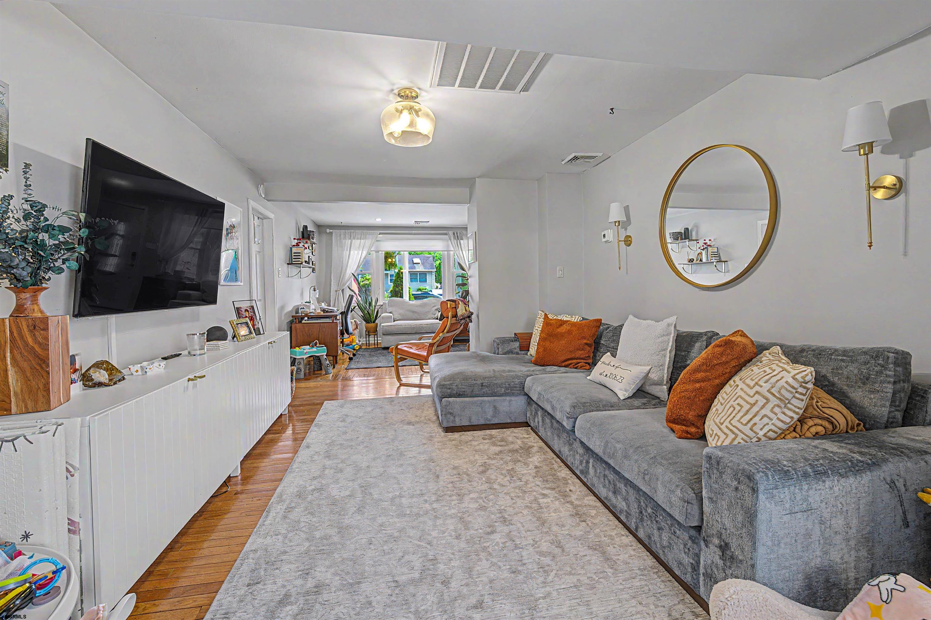 327 W Oakcrest Avenue