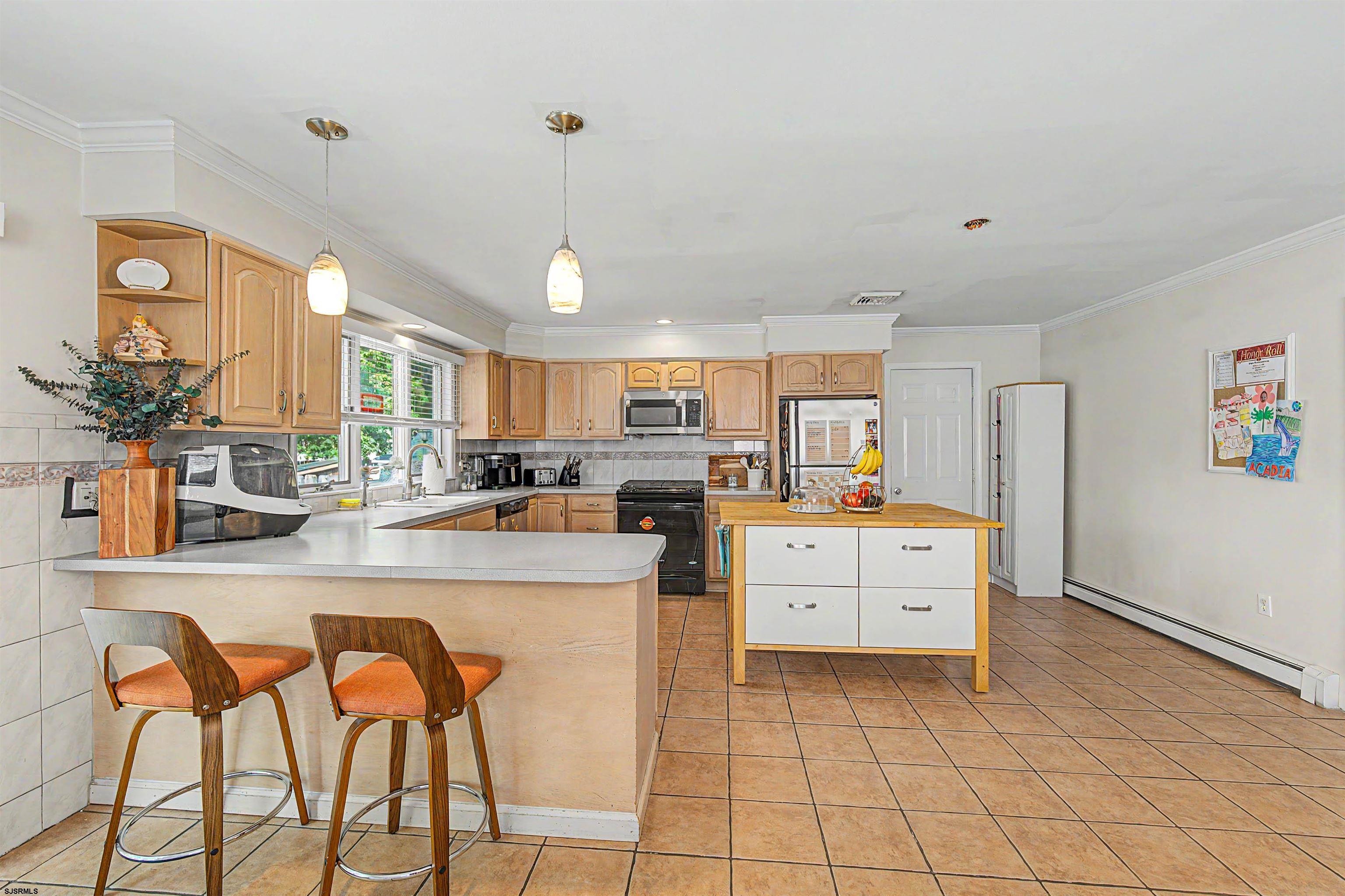 327 W Oakcrest Avenue