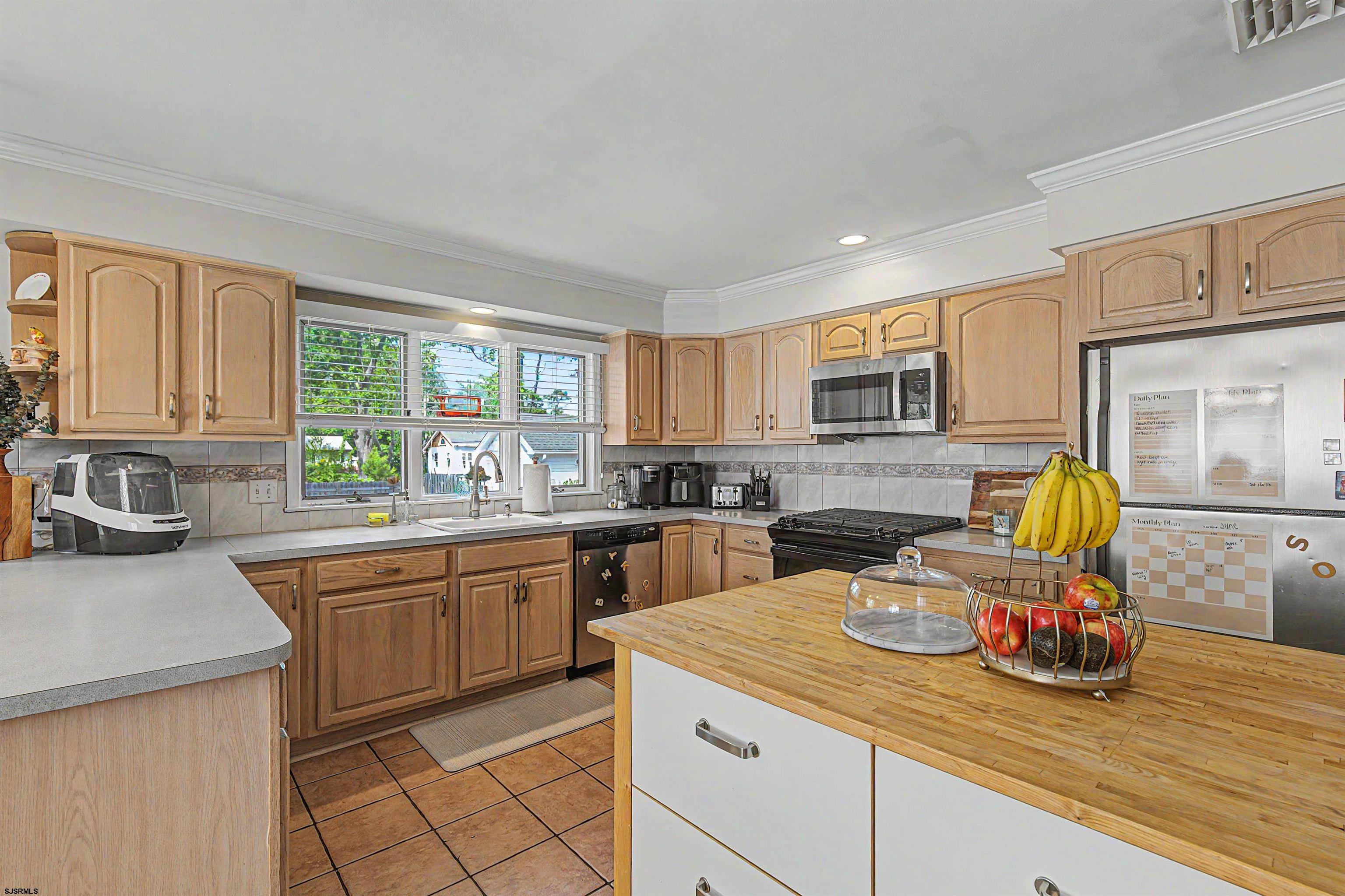 327 W Oakcrest Avenue