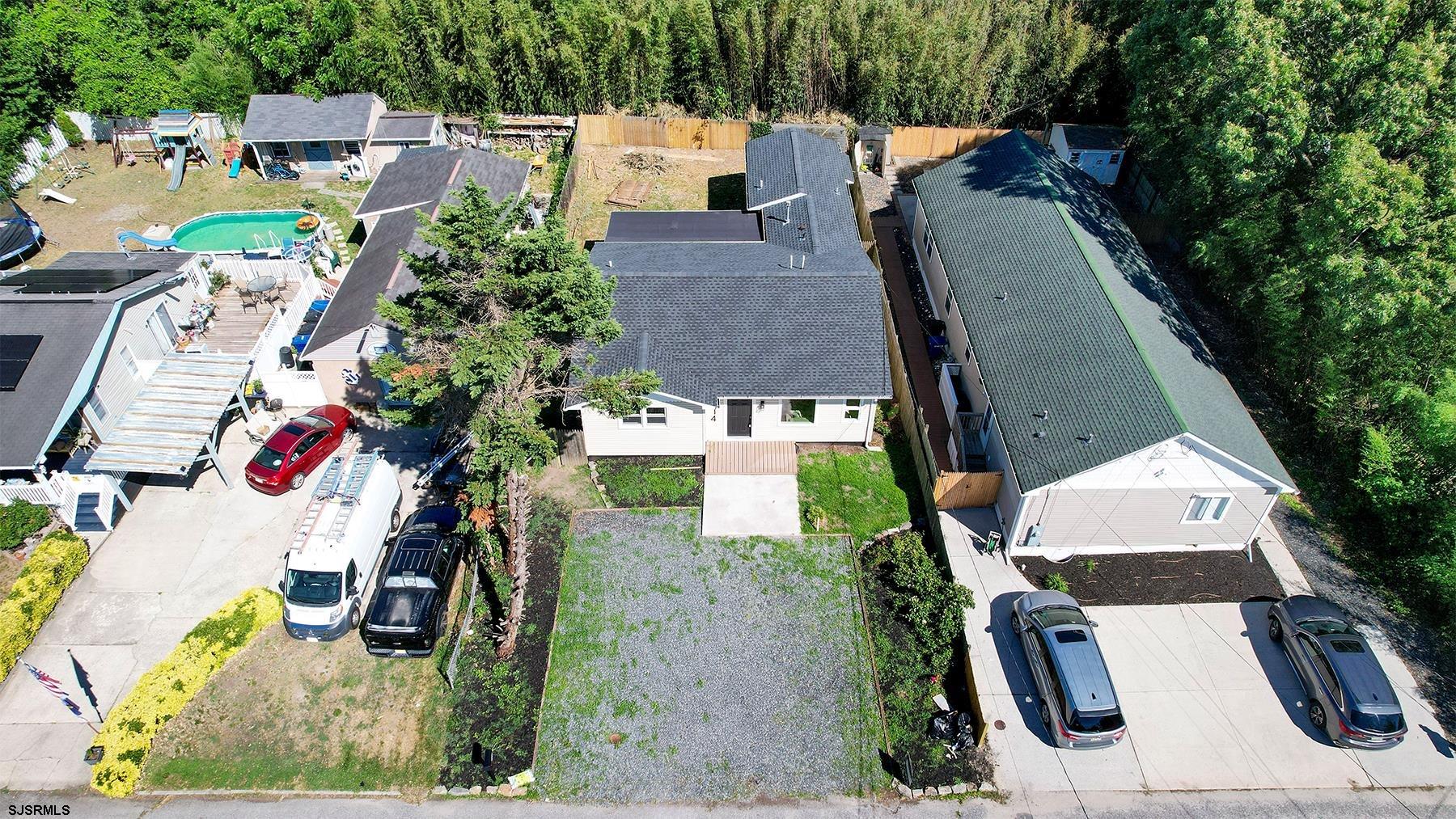 214 SCHOOL Ln