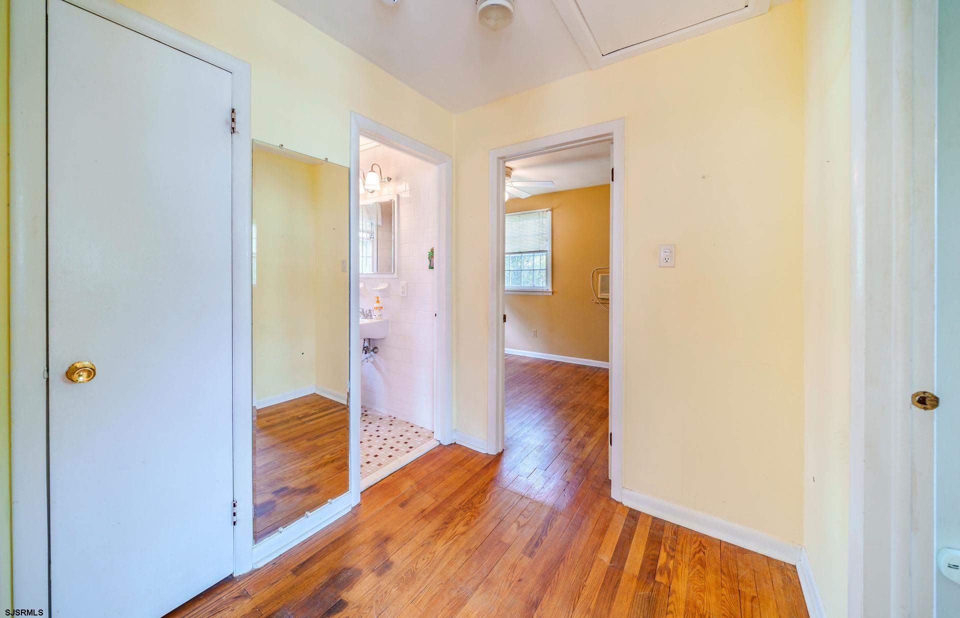 16 W Cedar