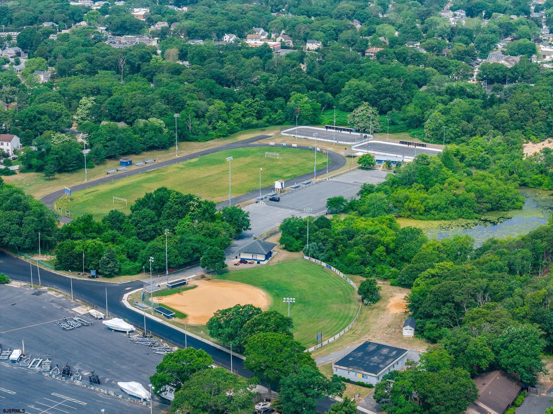 16 W Cedar