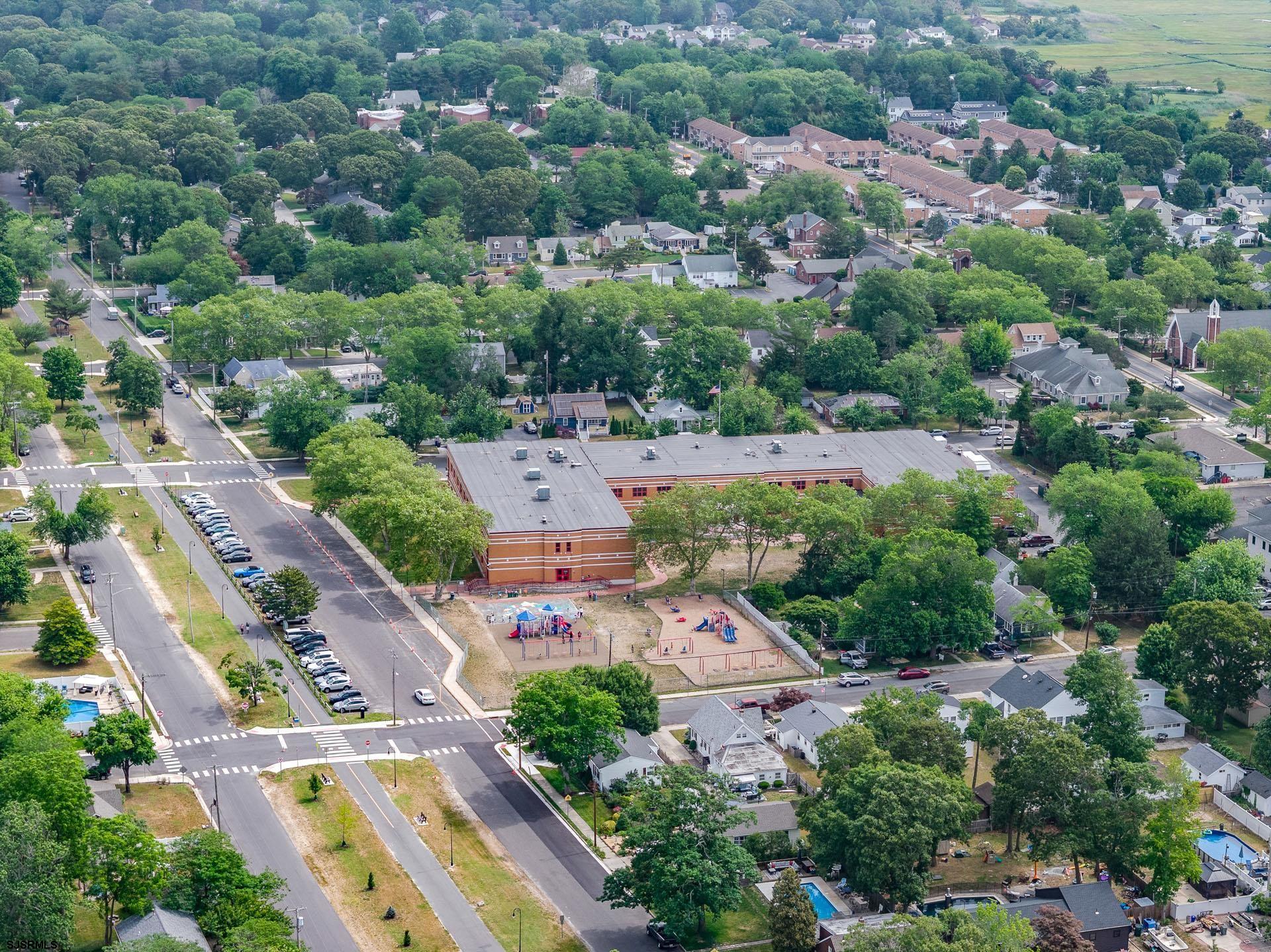 16 W Cedar