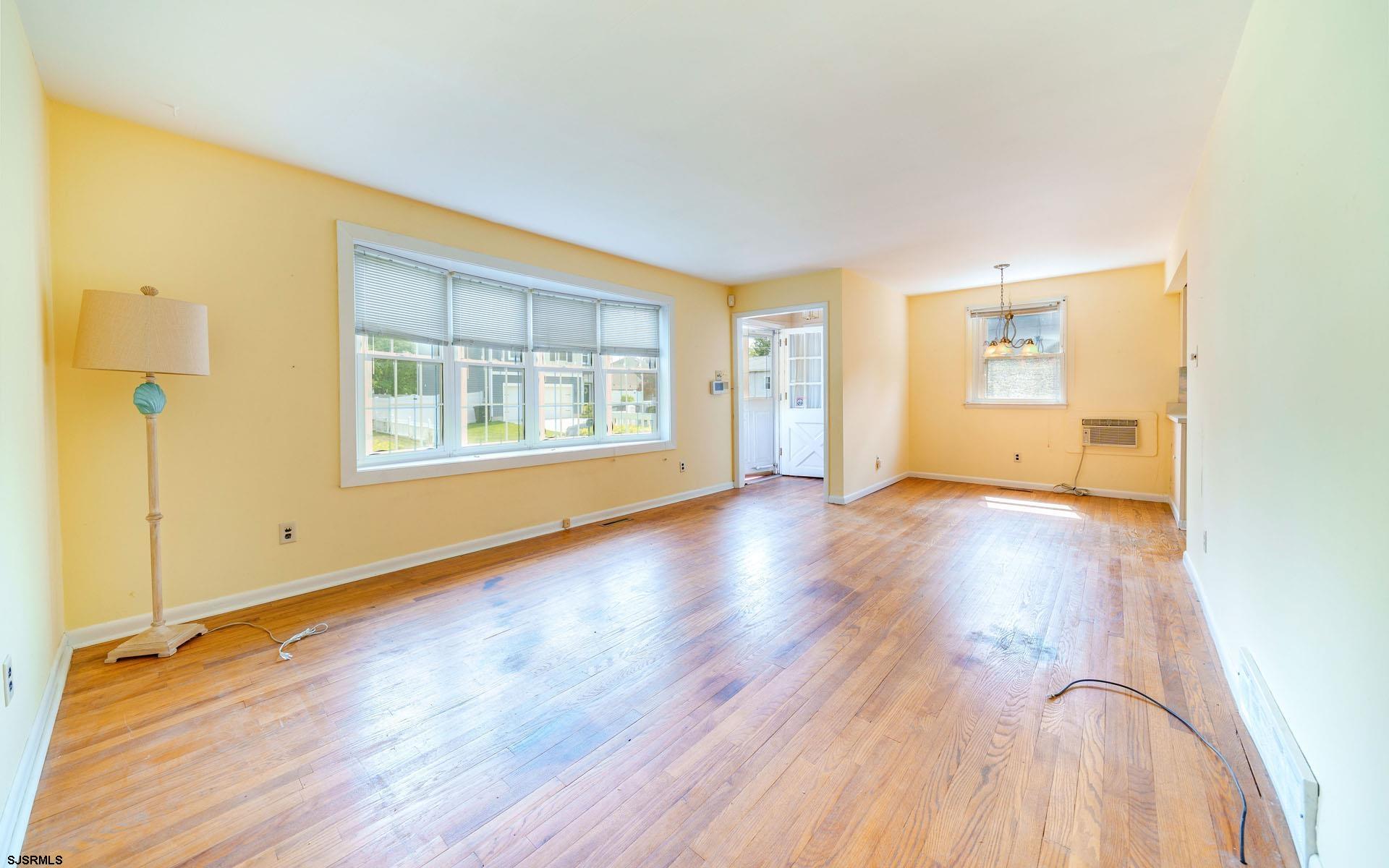 16 W Cedar