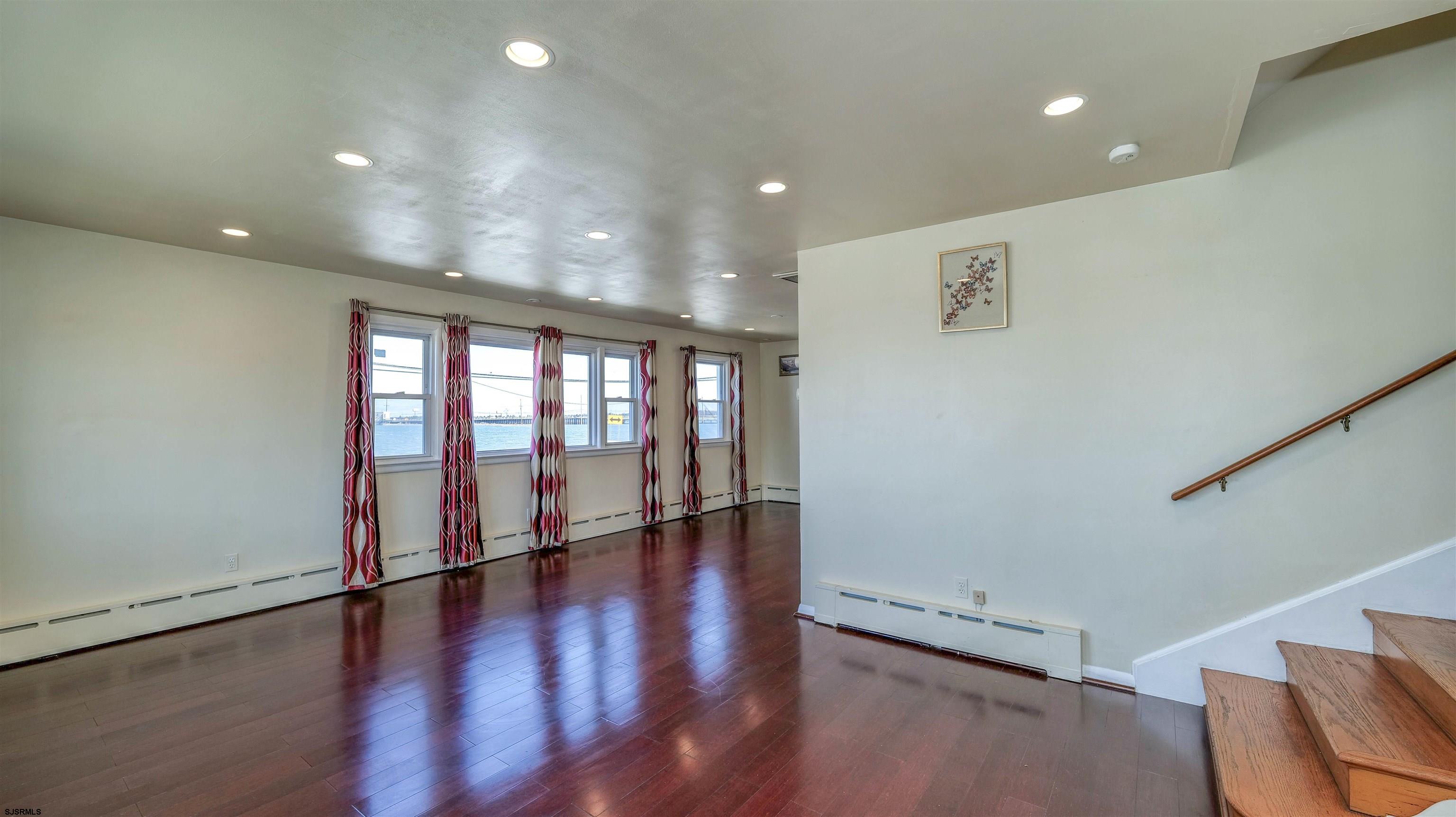 673 N Dover Avenue - Picture 4