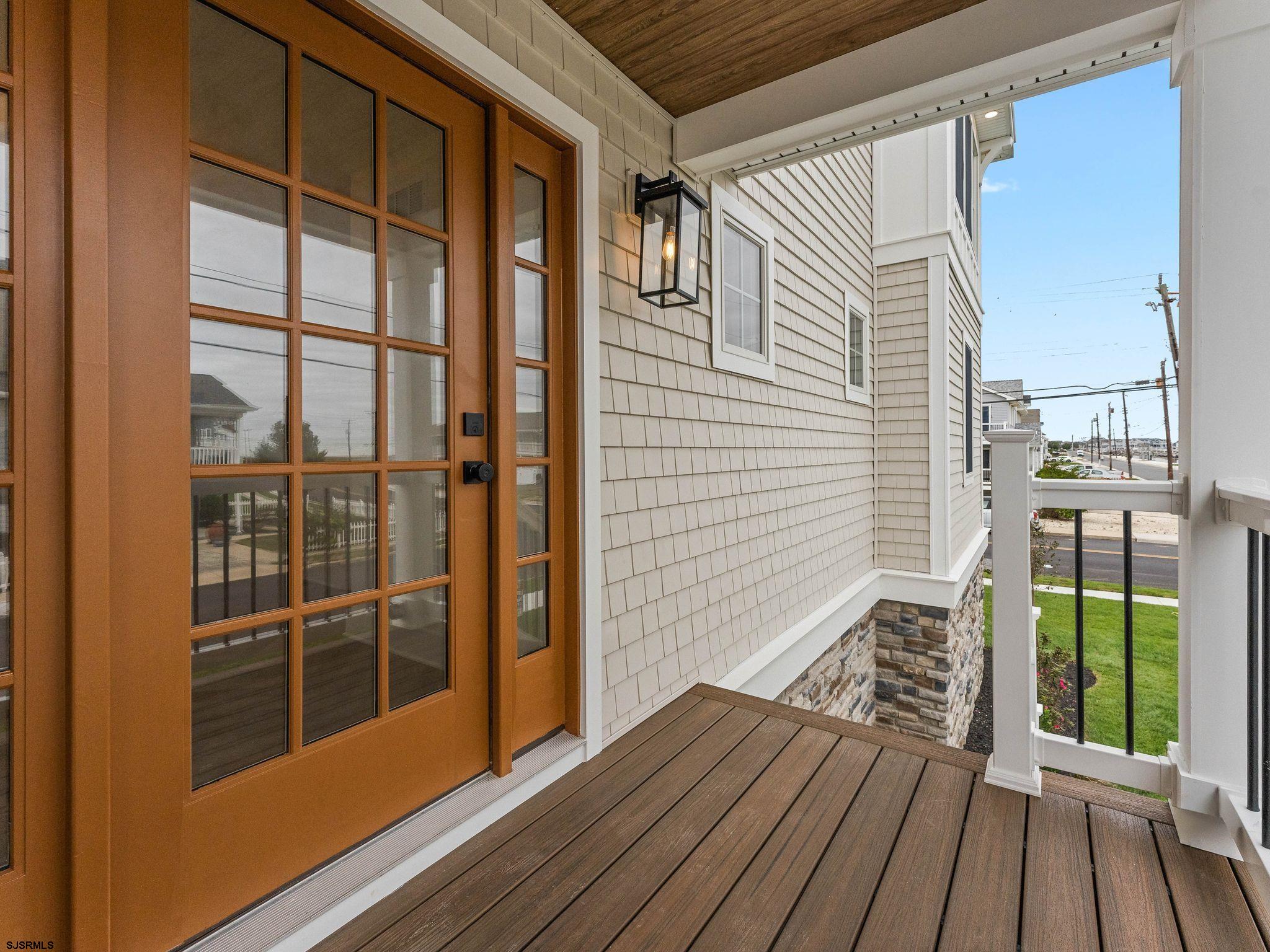 1106 E Beach Avenue - Picture 3