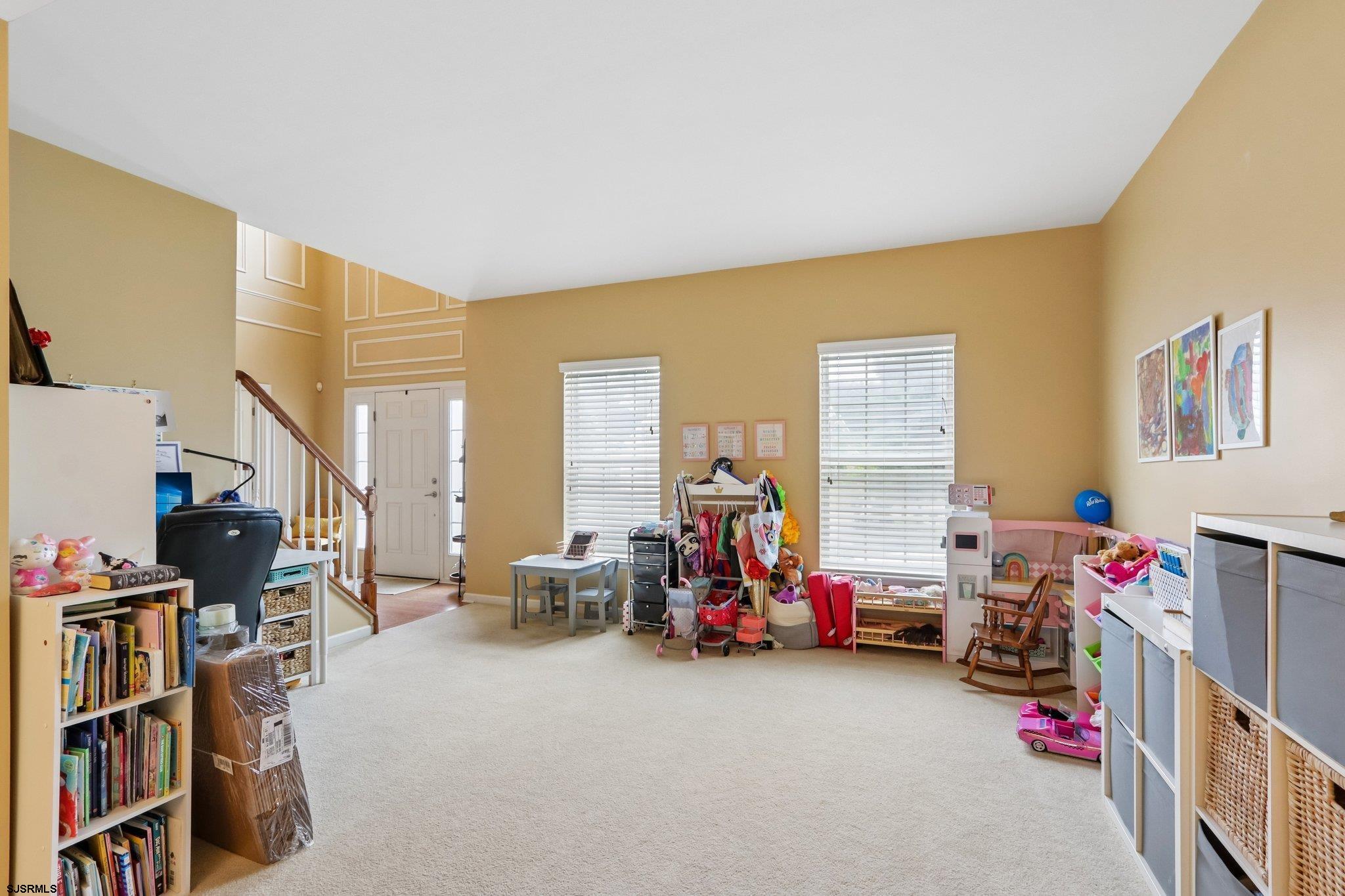 60 Abington Ct