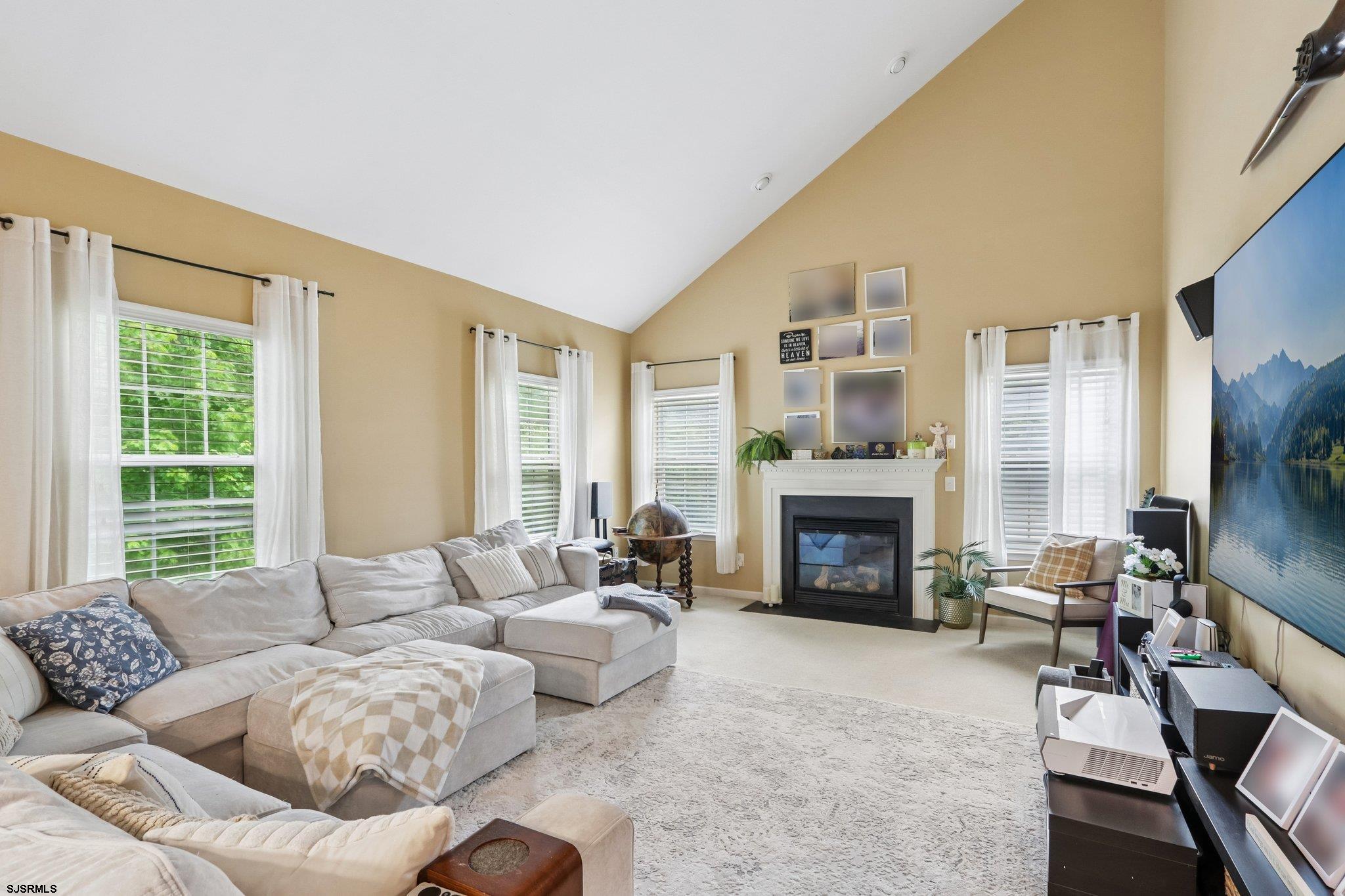 60 Abington Ct
