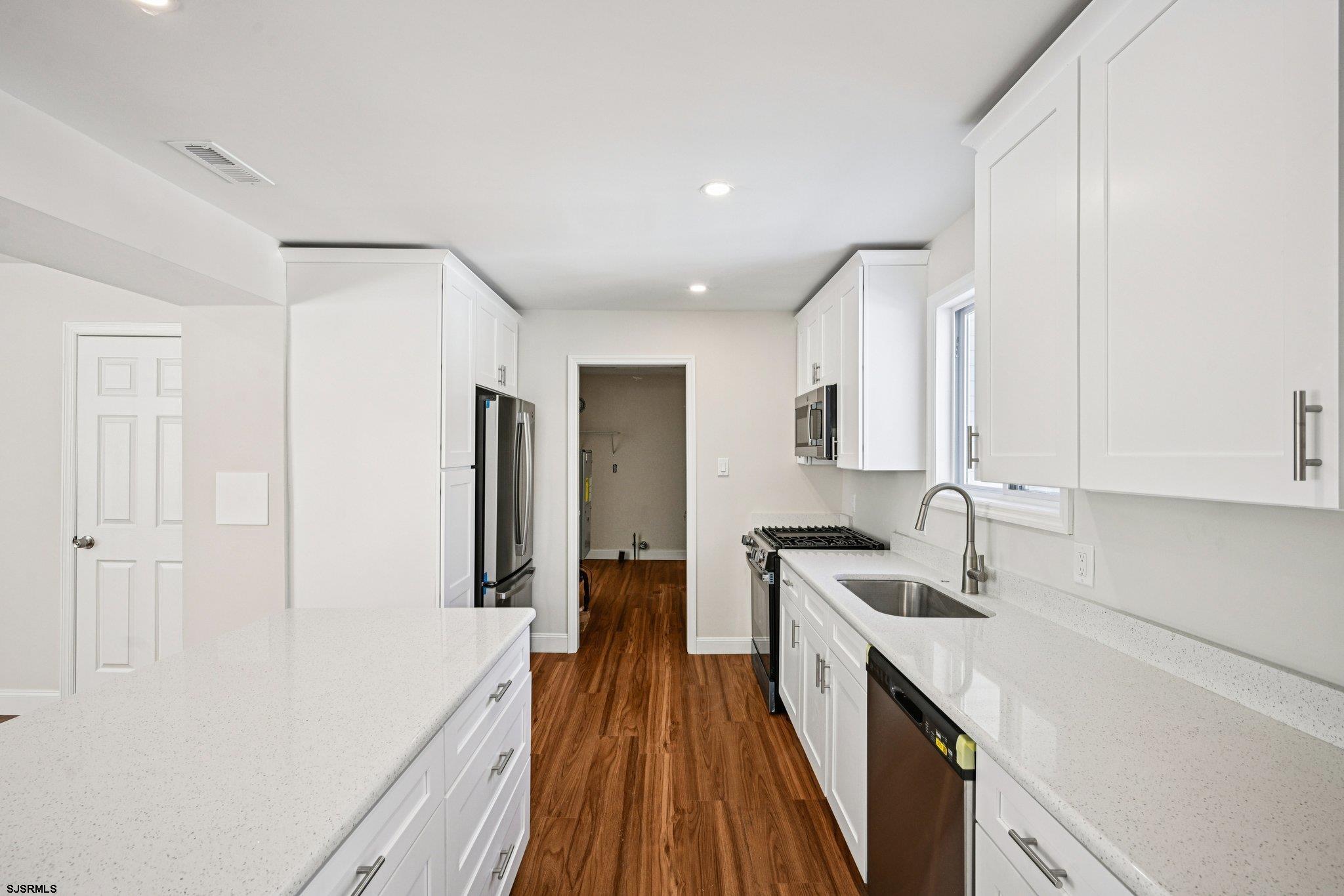415 Vine Avenue