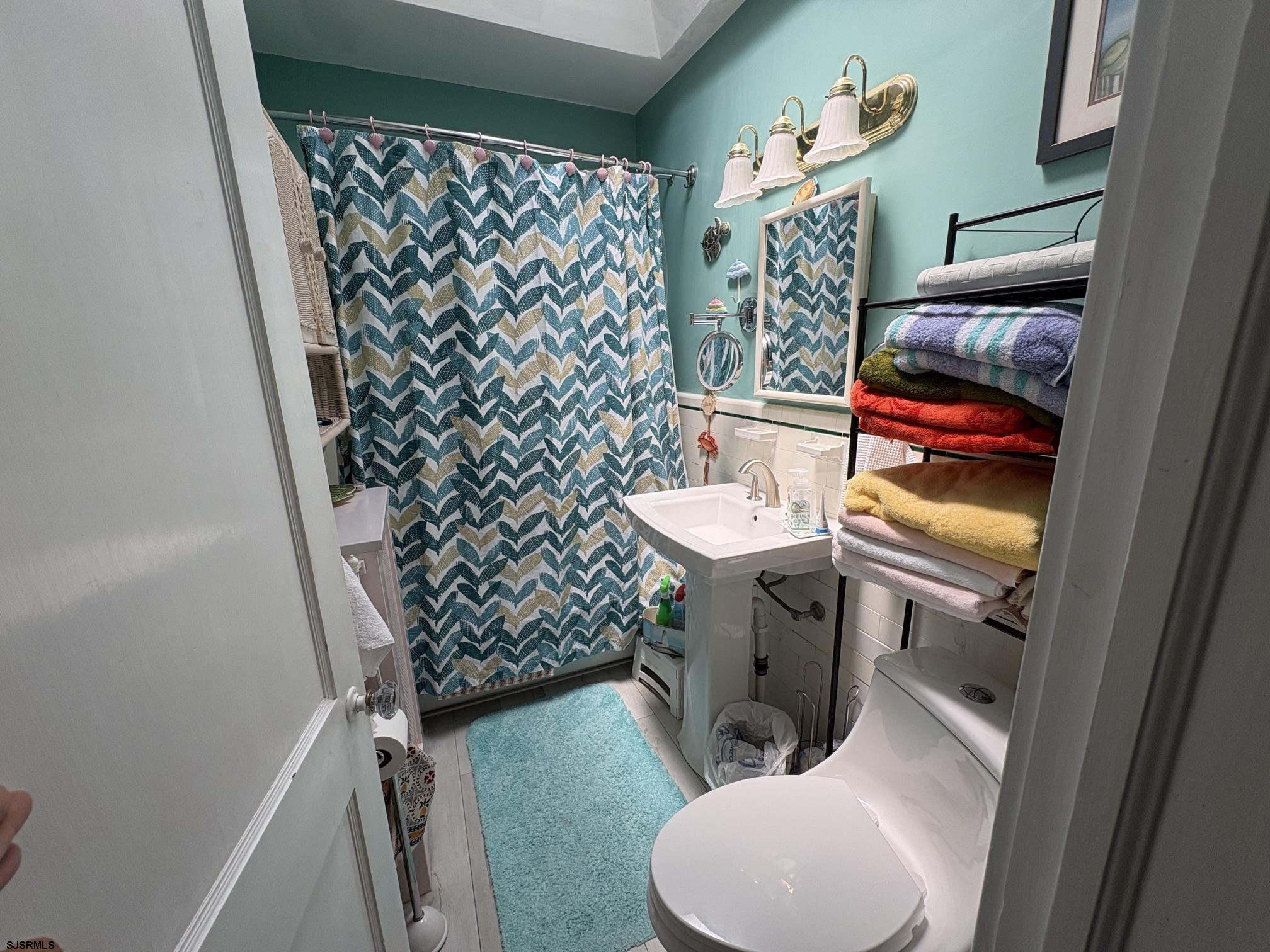 6219 Monmouth Avenue - Picture 2