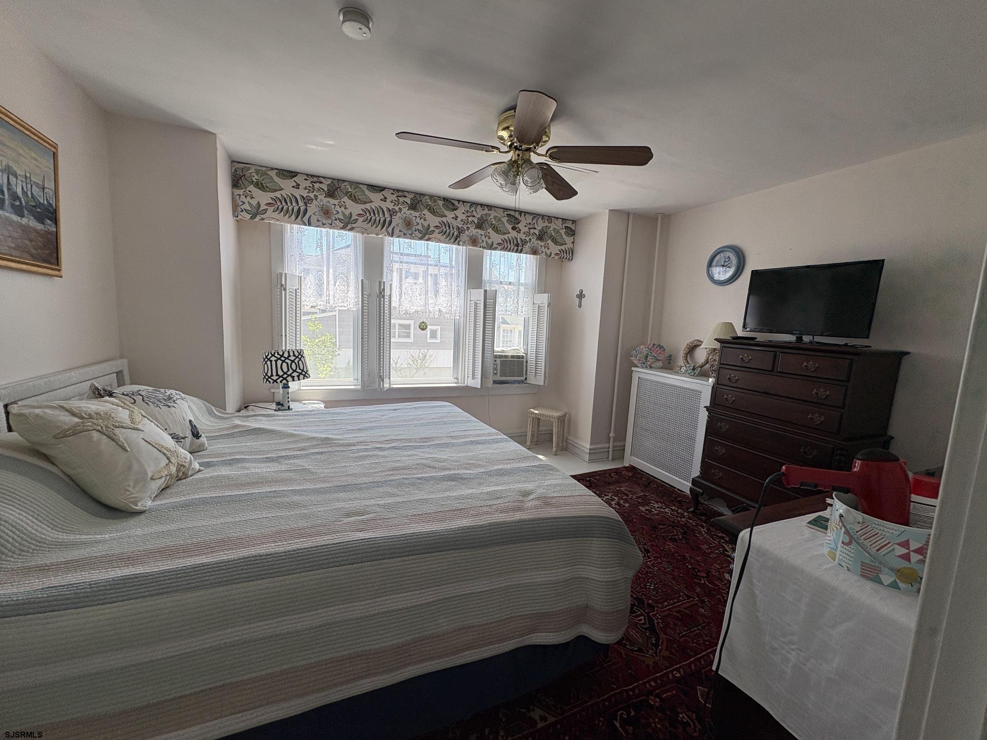 6219 Monmouth Avenue - Picture 4